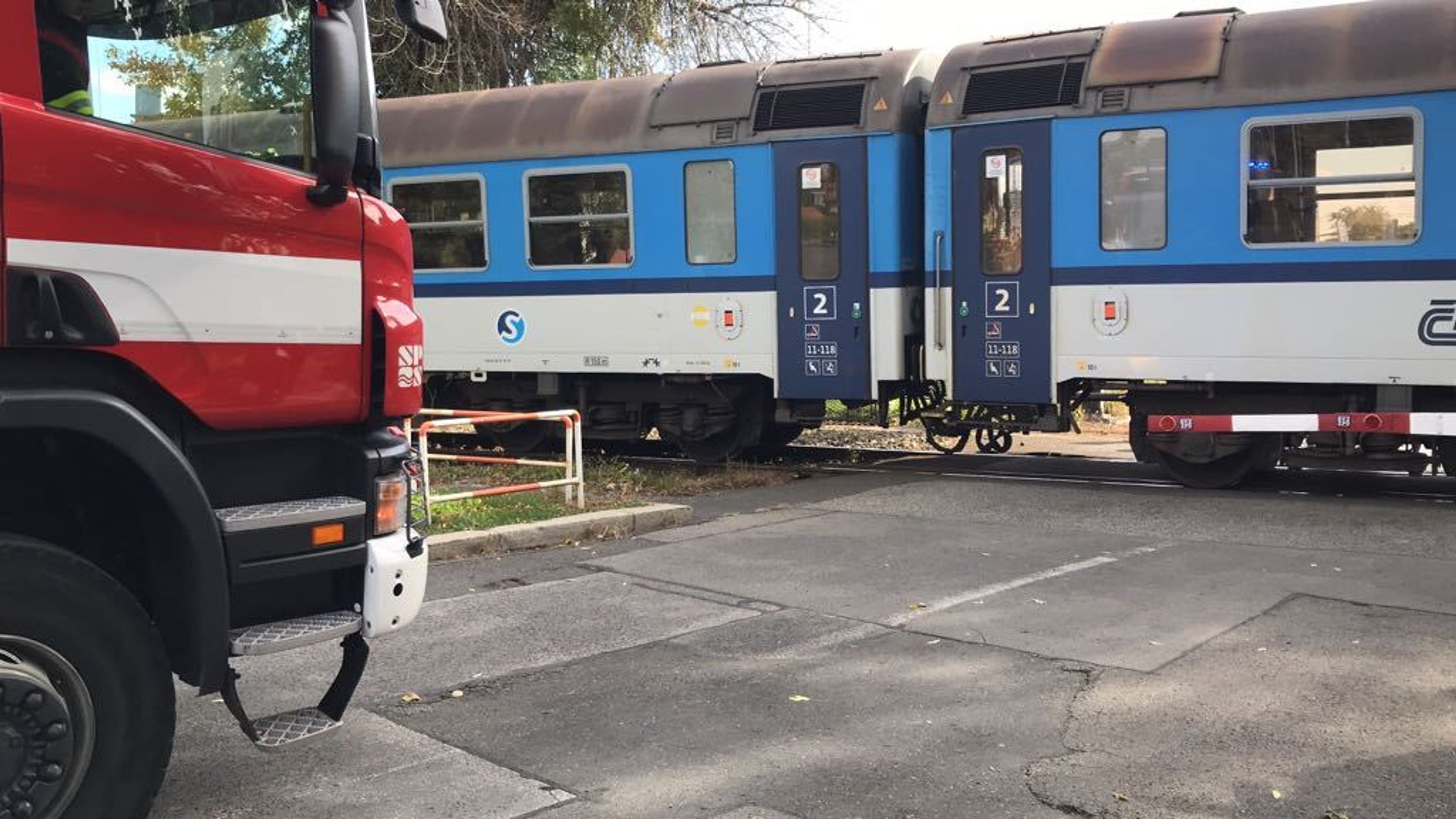 Rychlík v Praze na Hradčanské smetl chodkyni - 3 - GALERIE: Rychlík v Praze smetl chodkyni (3/5)