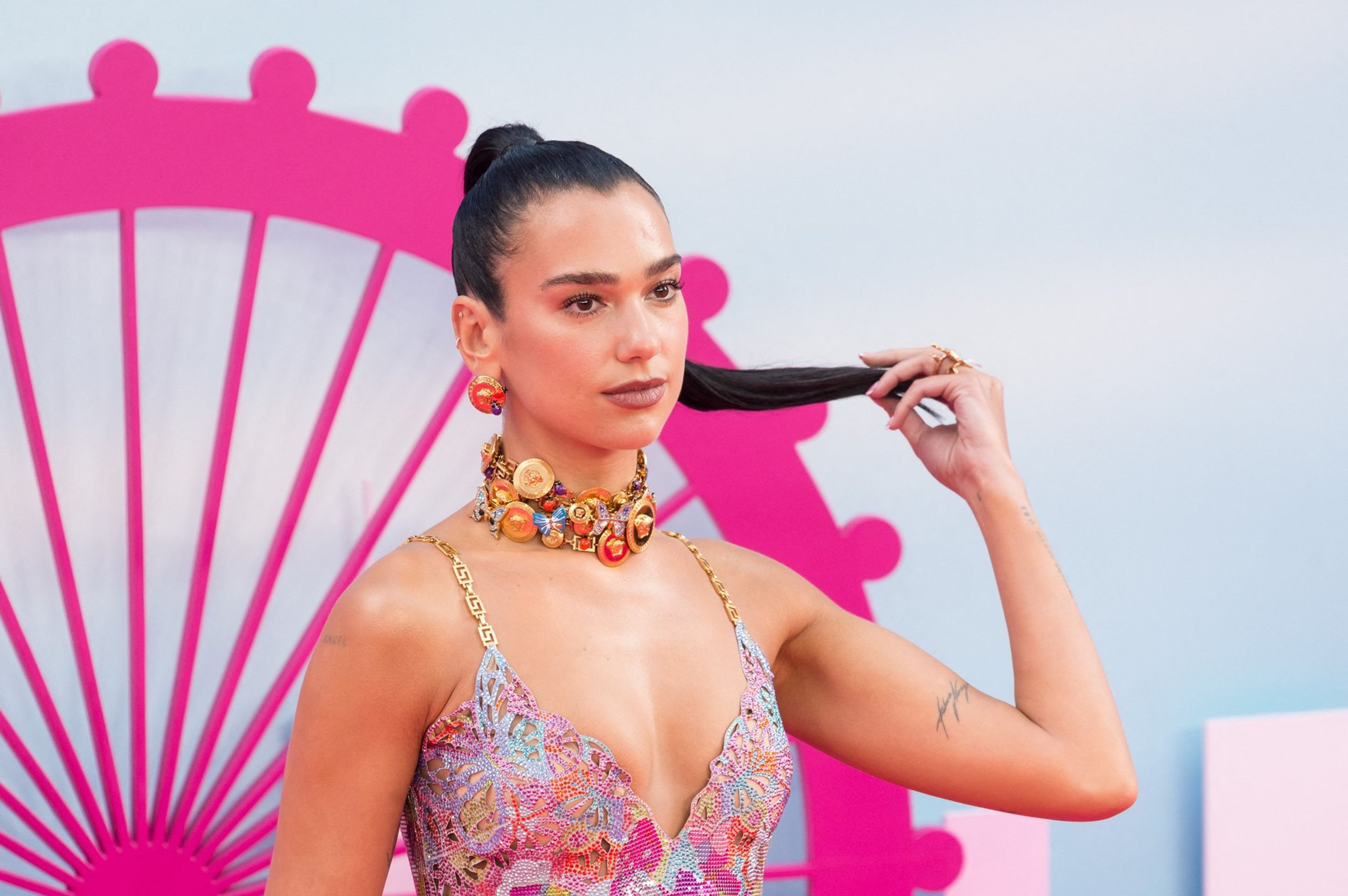 Zpěvačka Dua Lipa - Zpěvačka Dua Lipa (3/4)