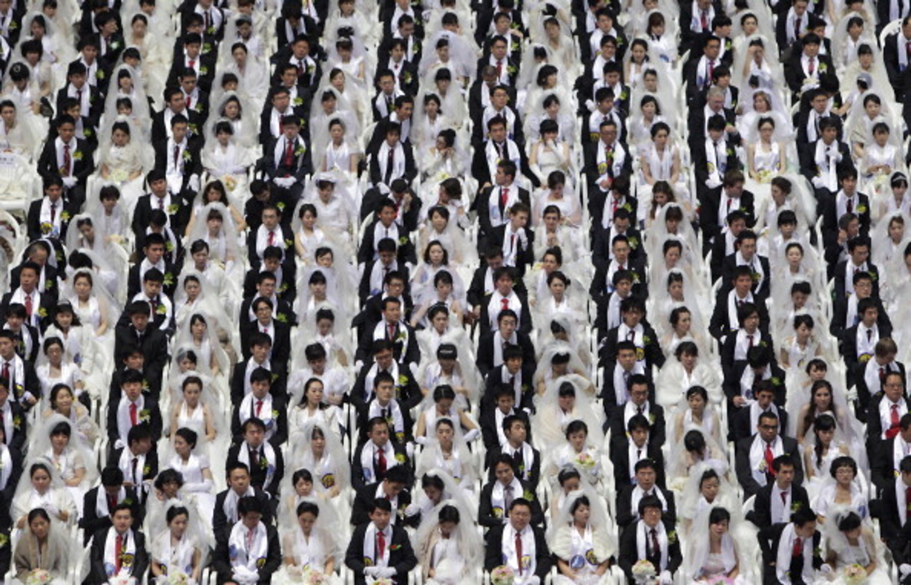 Hromadná svatba v Jižní Koreji - 12 - Svatba ve velkém stylu: Bralo se 3500 párů najednou! (11/12)