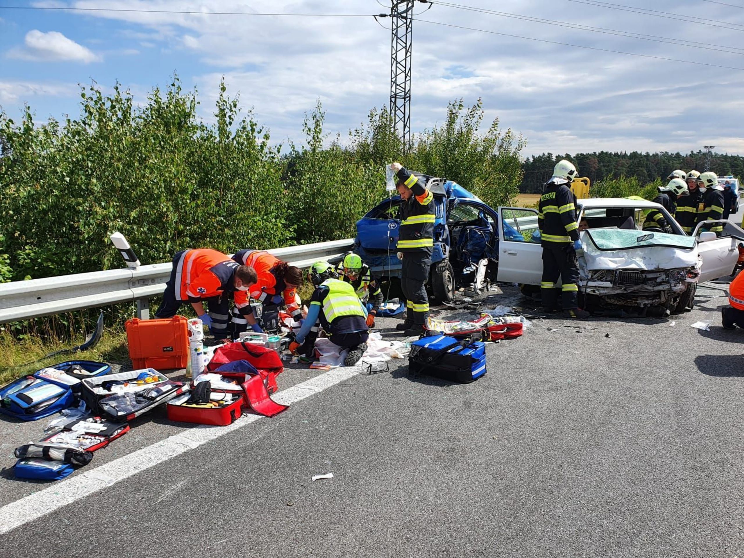 Vážná nehoda tří aut u Mladé Boleslavi - 3 - GALERIE: Vážná nehoda tří aut na Mladoboleslavsku (4/6)