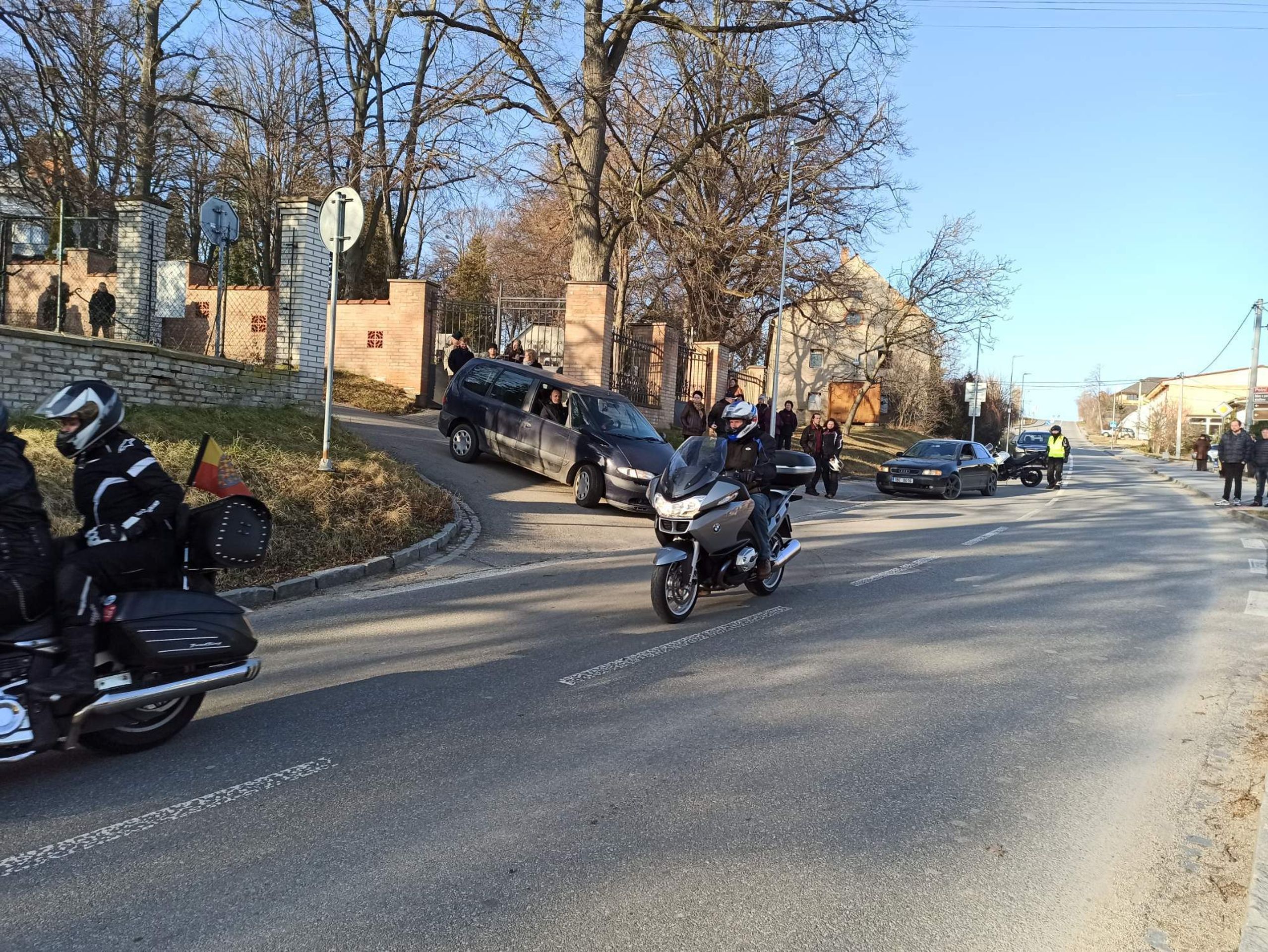 Motorkáři uctili památku Tomáše, který zemřel při čištění septiku - 8 - GALERIE: Motorkáři uctili památku Tomáše, který zemřel při čištění septiku (8/8)