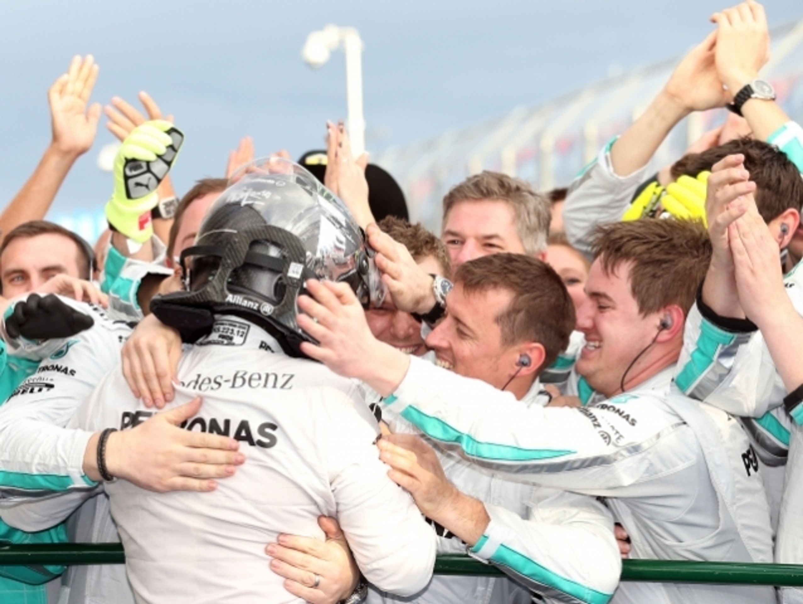 Velká cena Austrálie, Rosberg, Ricciardo, Magnussen - 4 - GALERIE: Rosberg ovládl Velkou cenu Austrálie, domácí Ricciardo byl druhý (7/10)