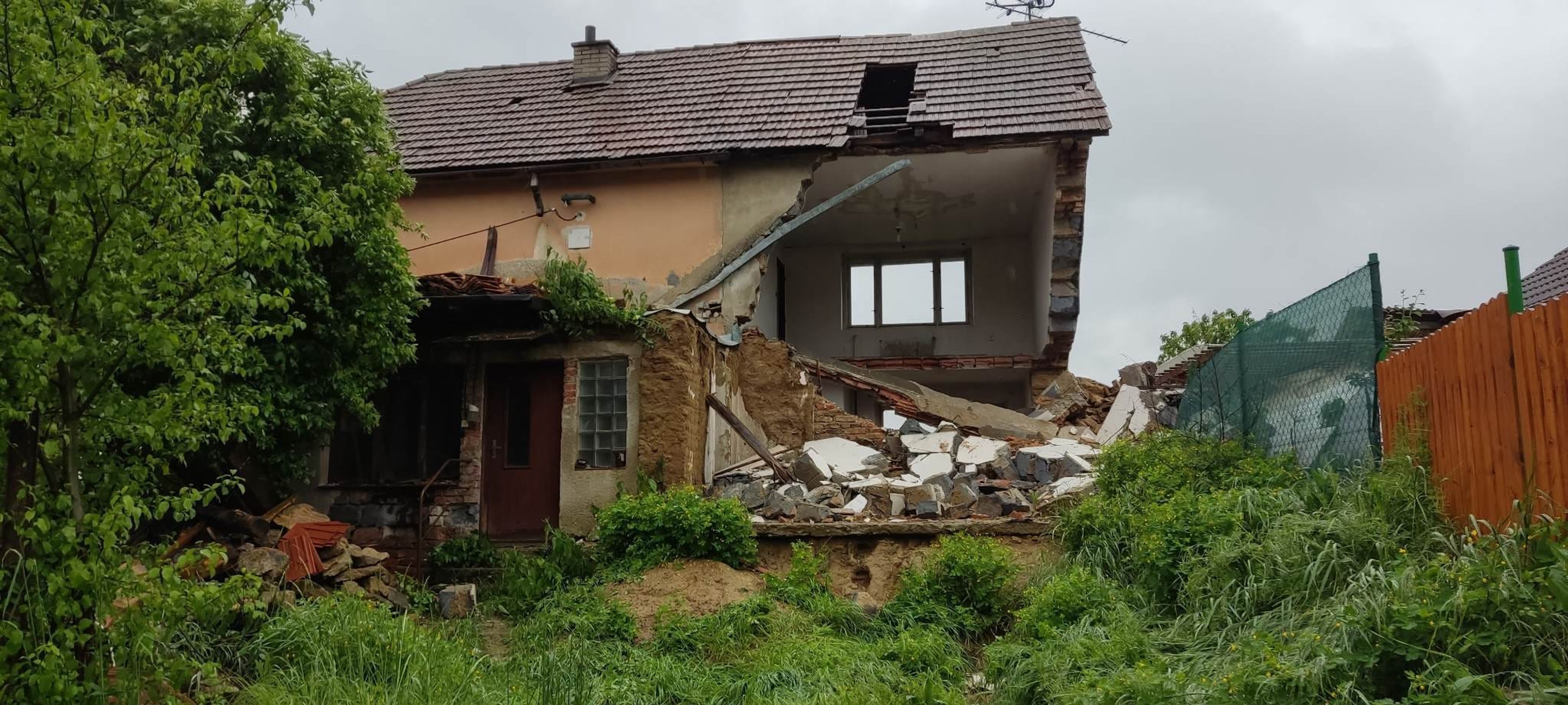 Déšť poškodil statiku domu, Zlínsko (4) - Déšť a povodně (6/16)