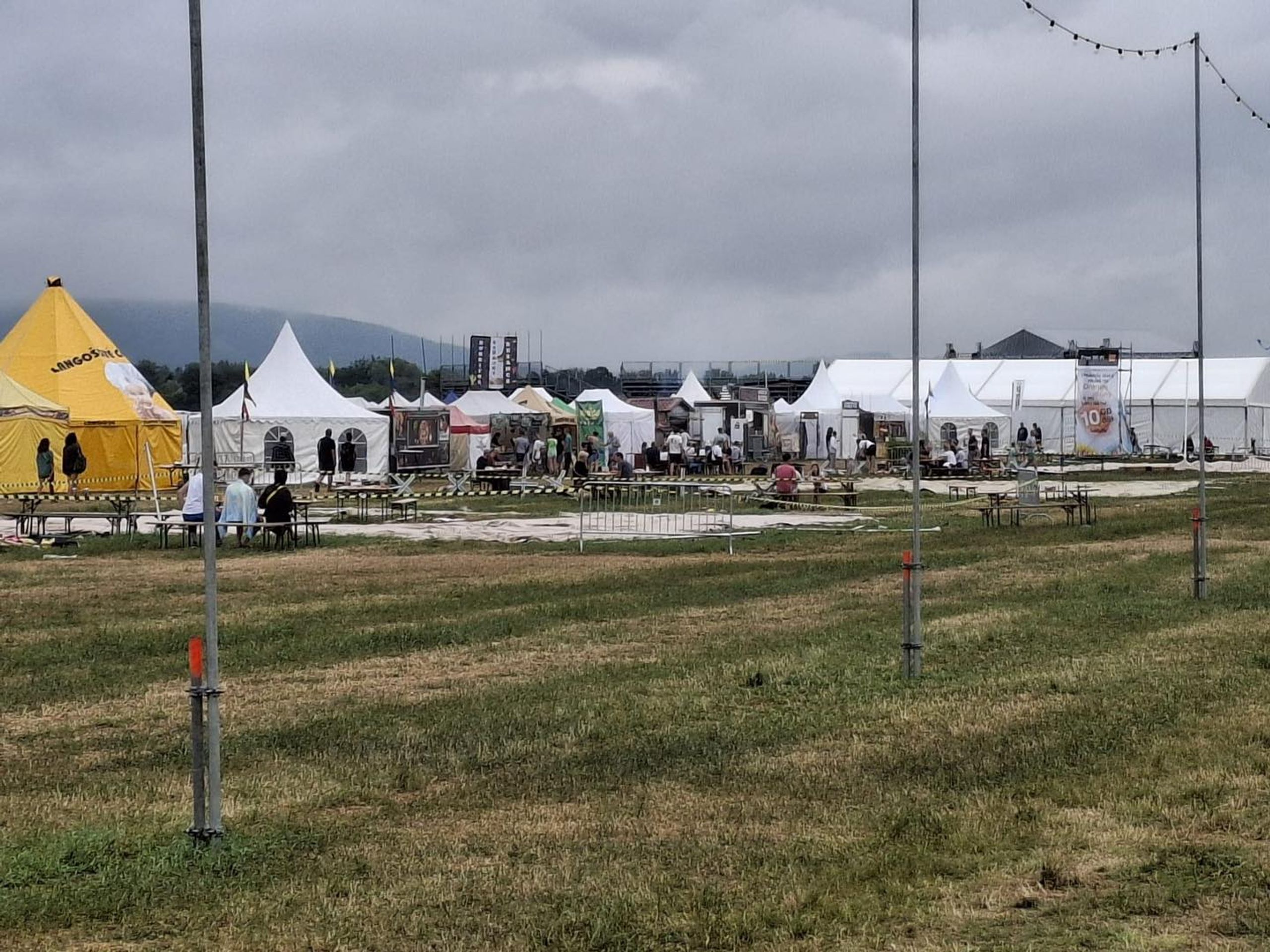 Následky bouřky na festivalu Pohoda - Následky bouřky na festivalu Pohoda (2/6)
