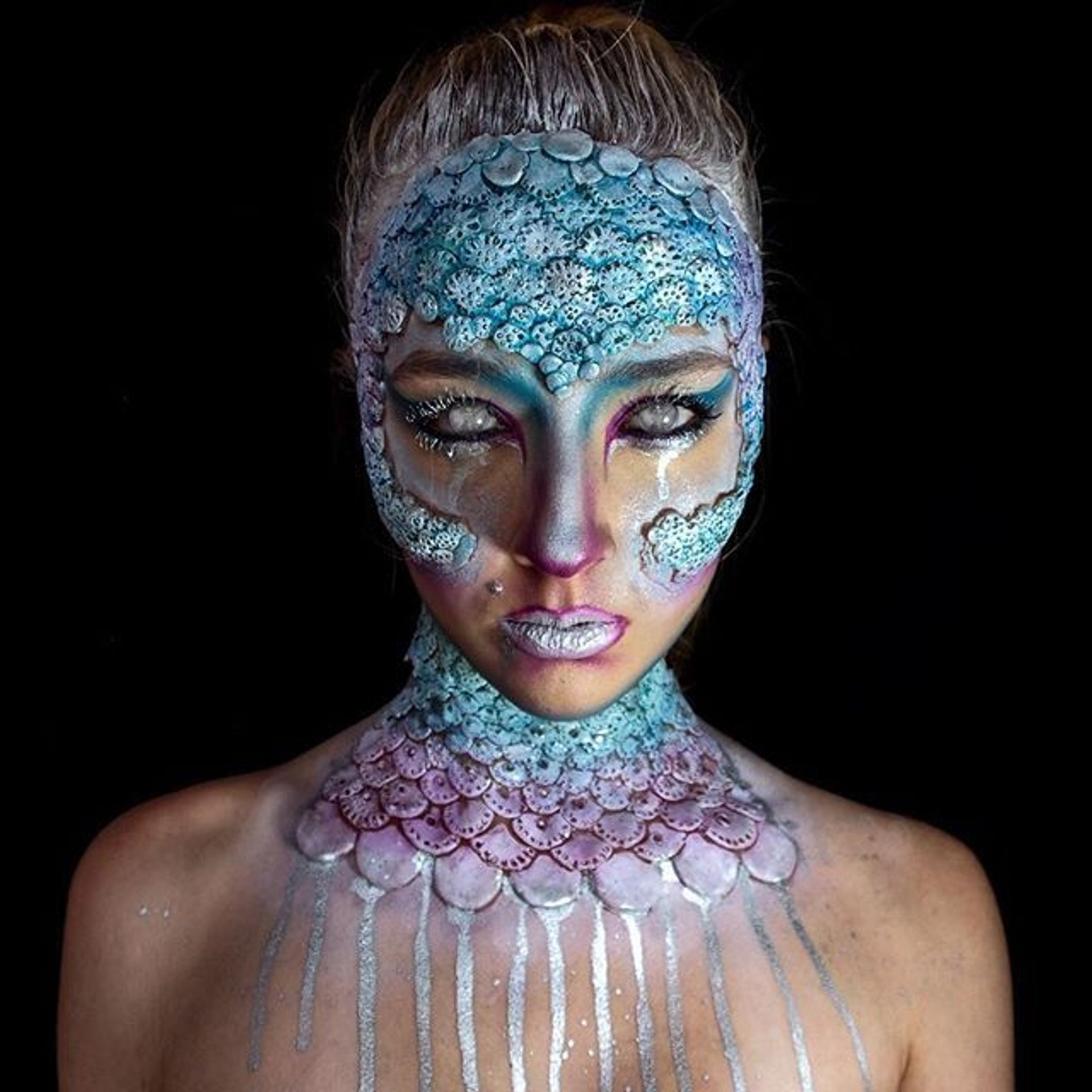 Lara Wirthová - 26 - GALERIE: Umělkyně se mění v monstrum (5/30)