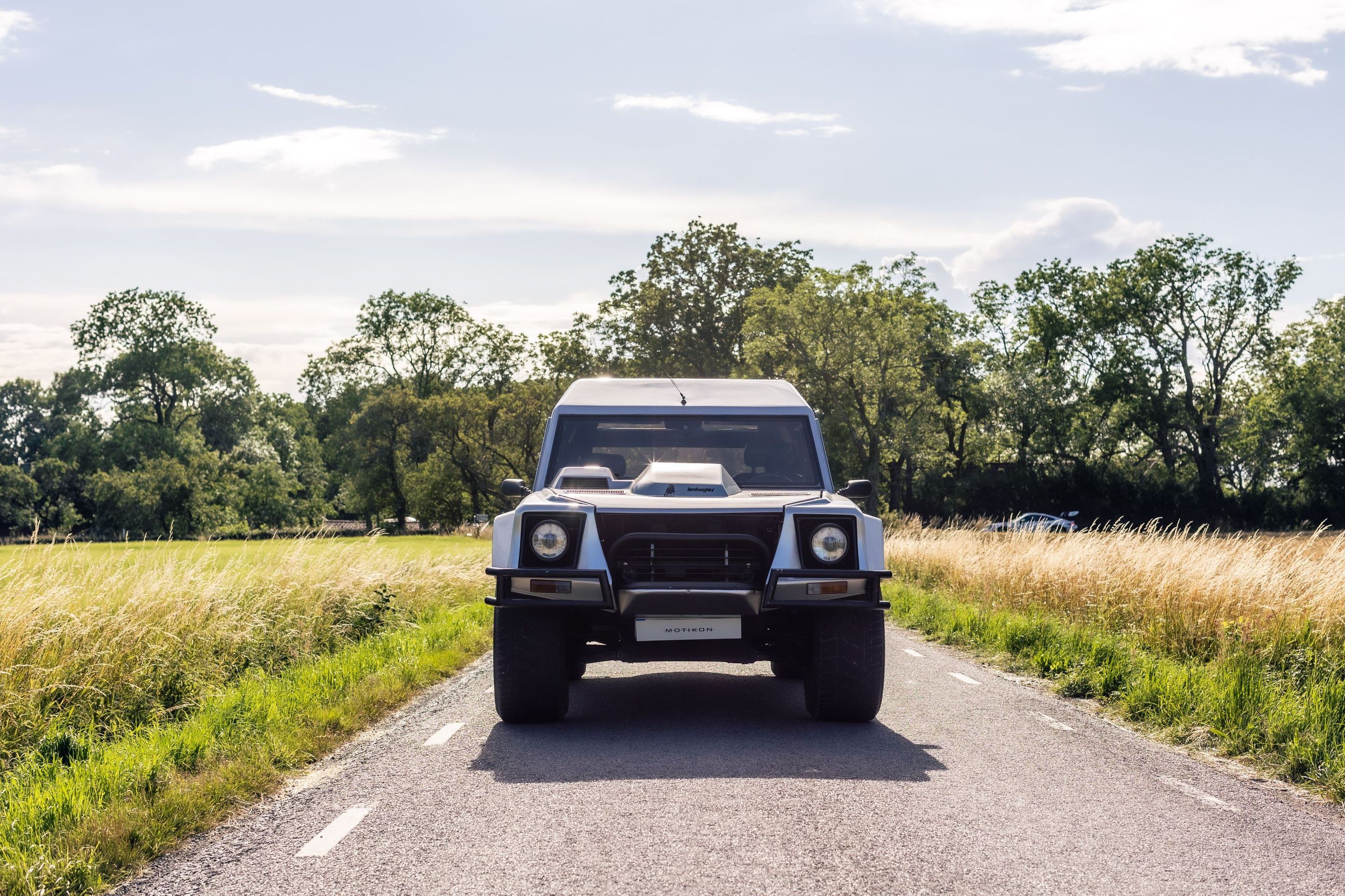 Lamborghini LM002 ve speciální úpravě - Lamborghini LM002 ve speciální úpravě pro brunejského sultána (2/17)