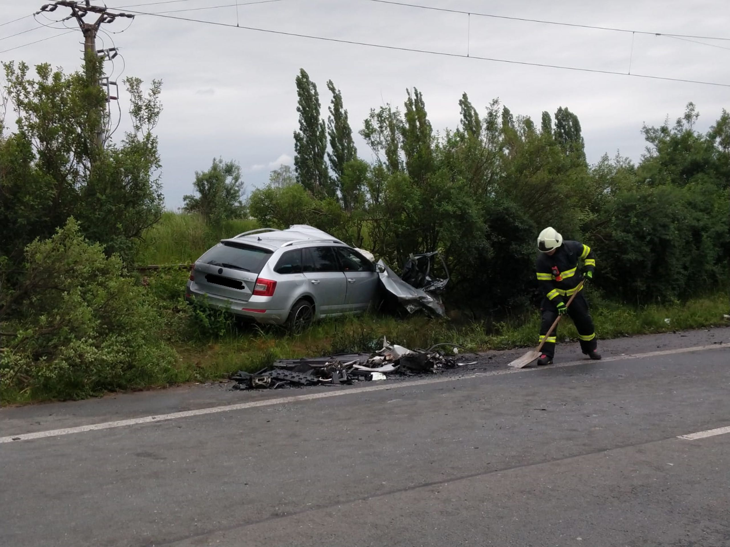 Tragická nehoda u Černožic na Hradecku - 2 - GALERIE: Tragická nehoda u Černožic na Hradecku (6/7)