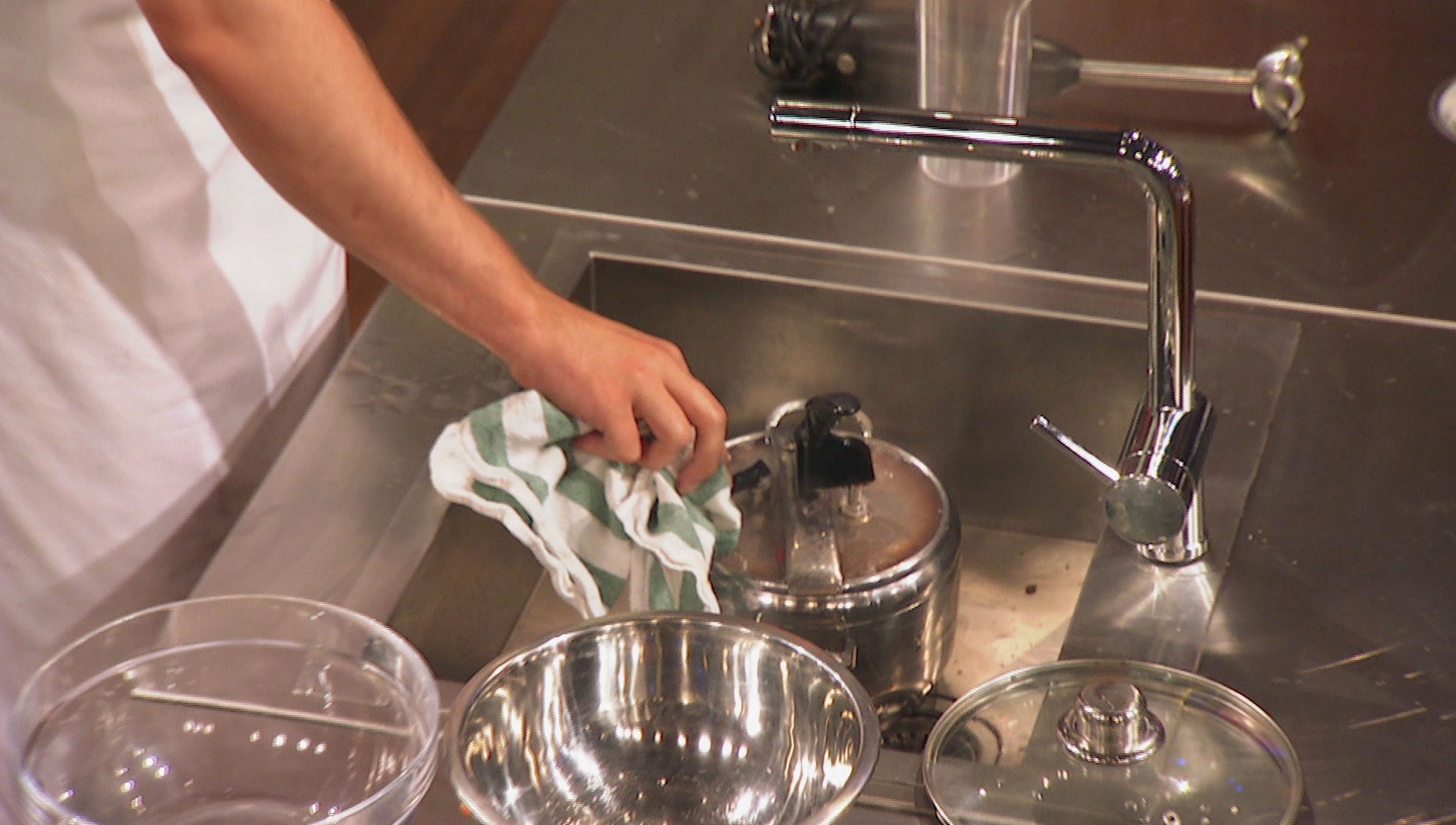 Natáčení pořadu MasterChef se změnilo v drama. Soutěžící skončil s popáleninami! - 5 - GALERIE: Natáčení pořadu MasterChef se změnilo v drama. Soutěžící skončil s popáleninami! (5/7)