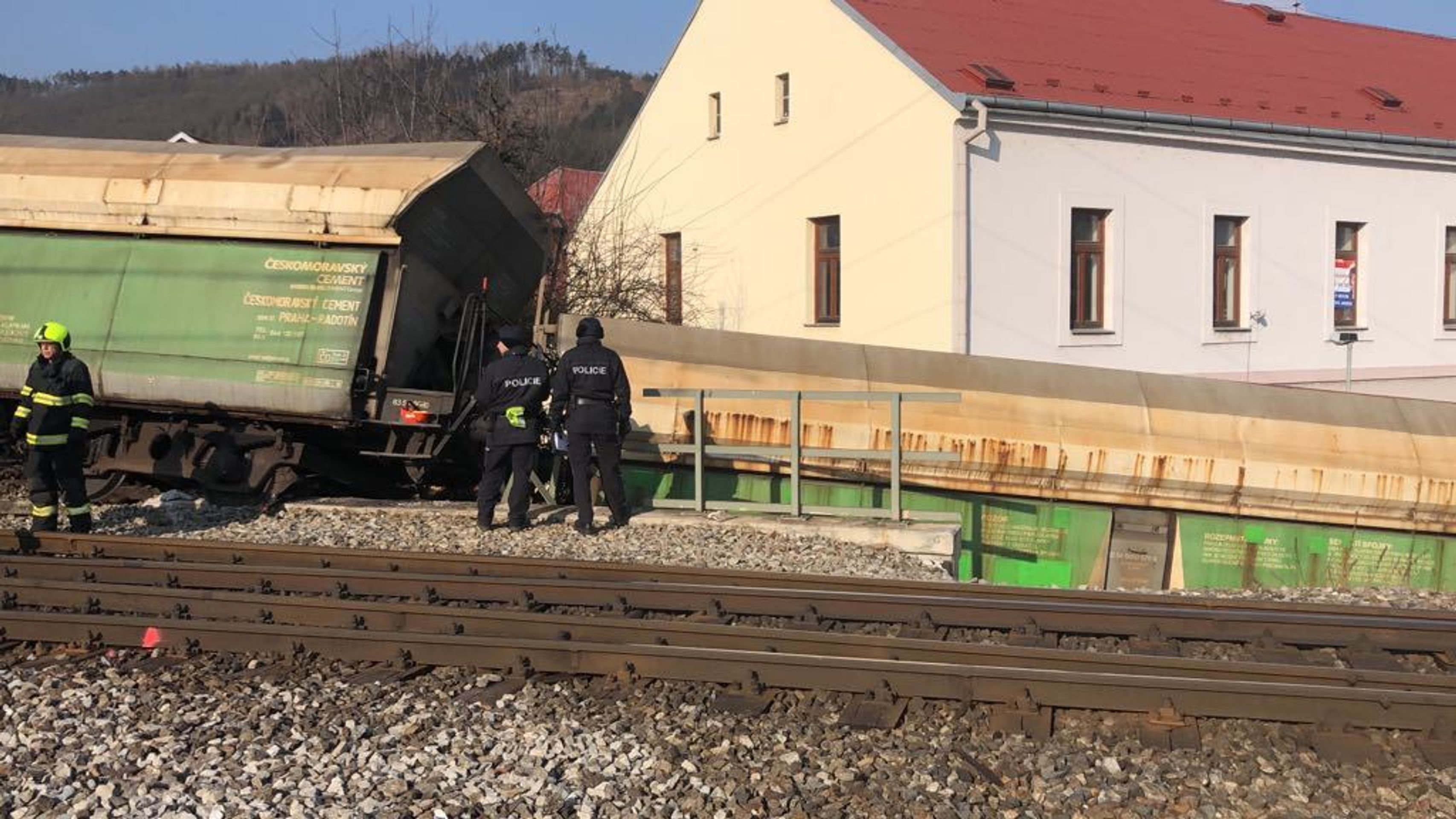 Vykolejení vlaku v Radotíně - 5 - GALERIE: Vykolejení vlaku v Radotíně (5/6)