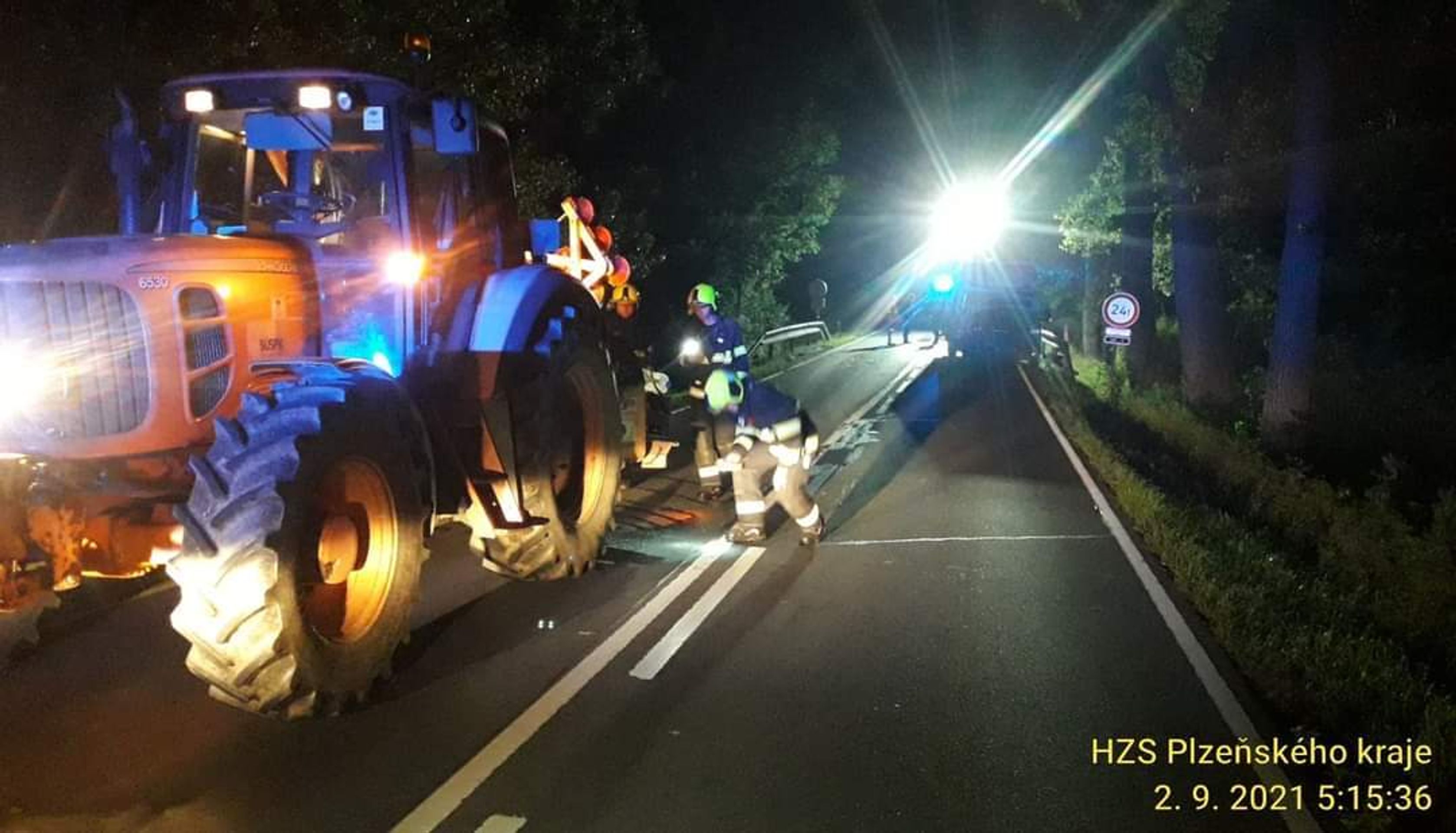 Srážka traktoru s dodávkou na Plzeňsku - 2 - GALERIE: Srážka dodávky a traktoru na Plzeňsku (3/4)