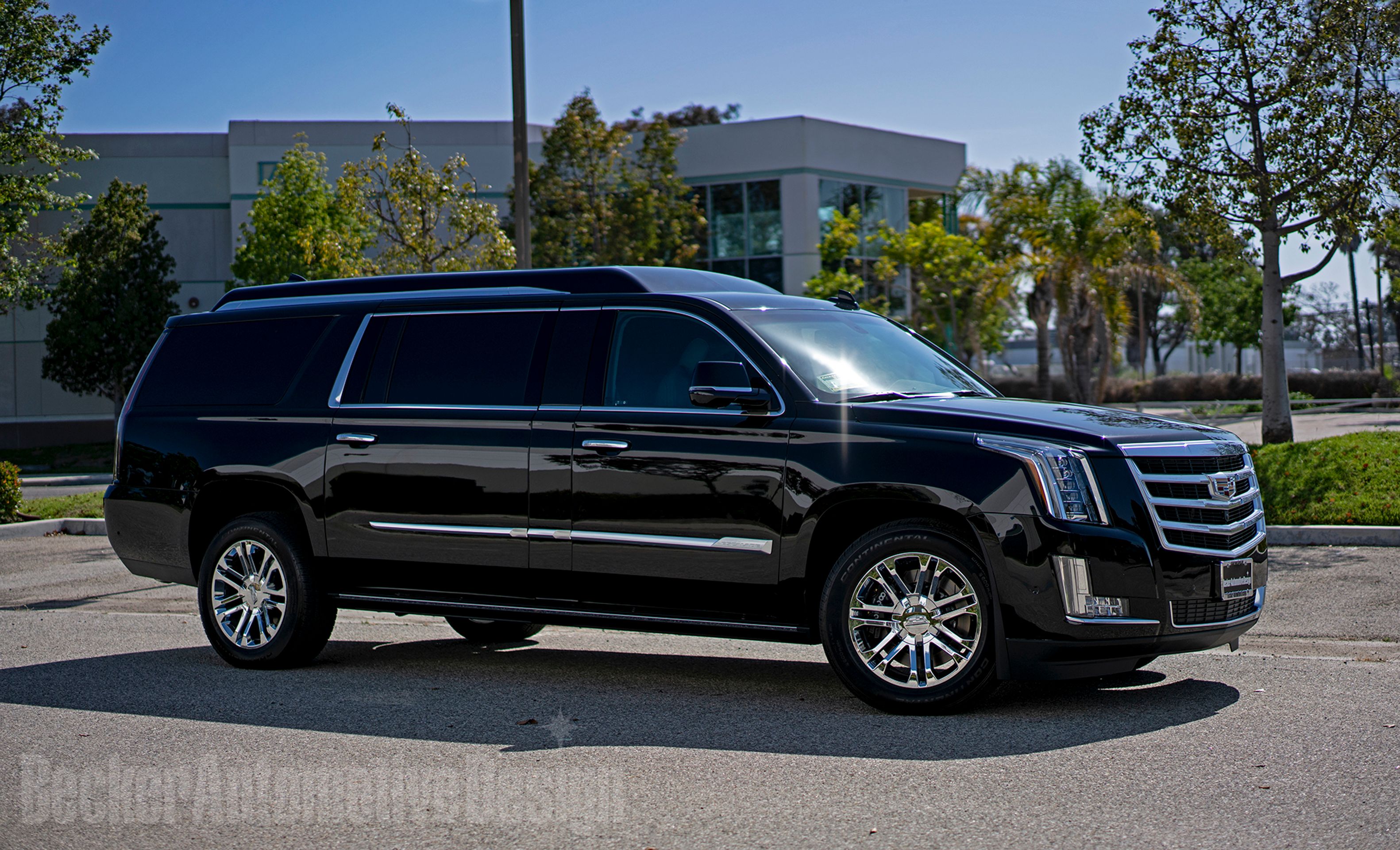 Sylvester Stallone prodává luxusní Cadillac Escalade ESV - 29 - Fotogalerie: Stallone prodává luxusní limuzínu, sám ji navrhoval (4/15)