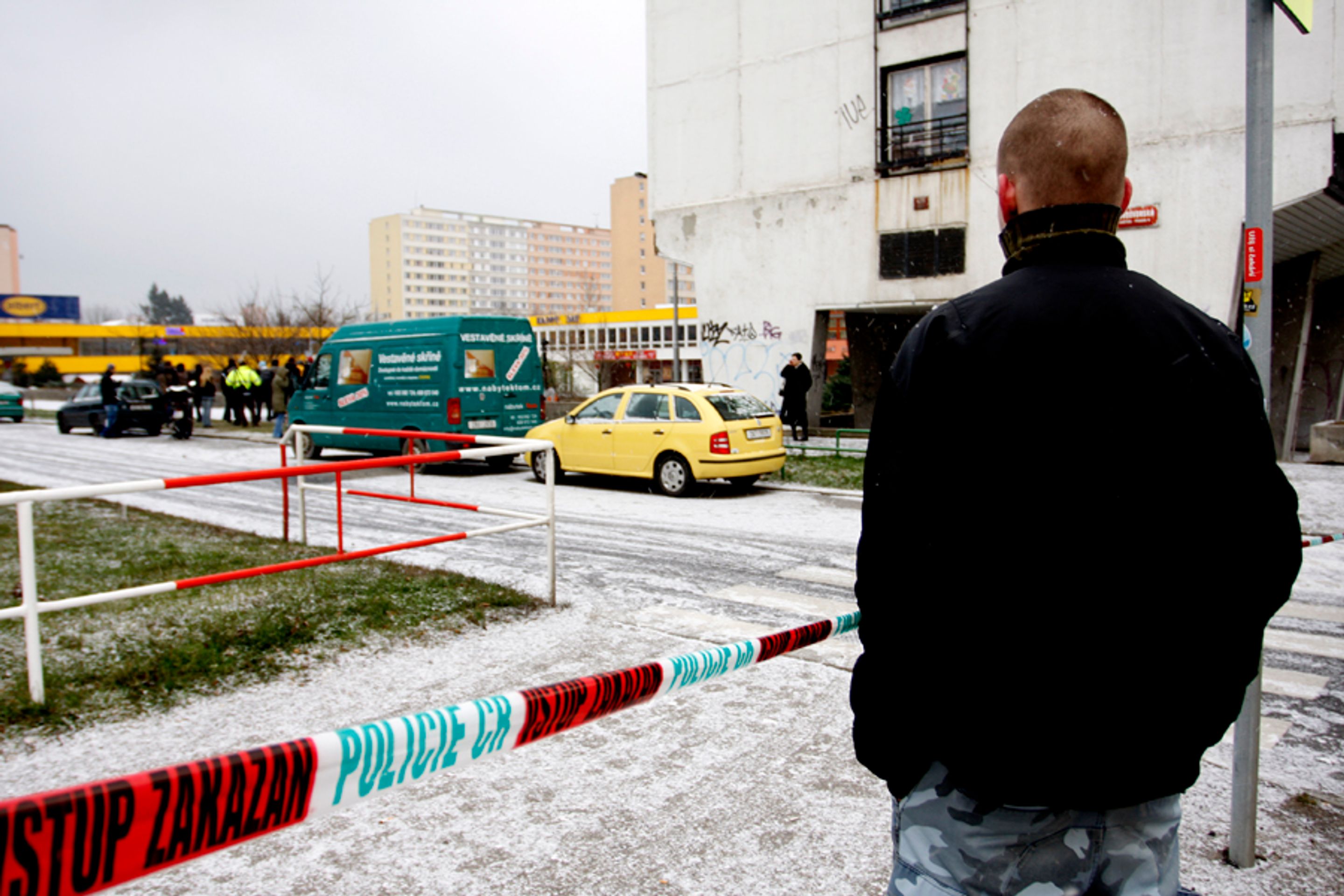 Zadržení muže, který přepadl banku a držel v ní 2 ženy-11 - GALERIE: Přepadení banky na Novodvorské (5/14)
