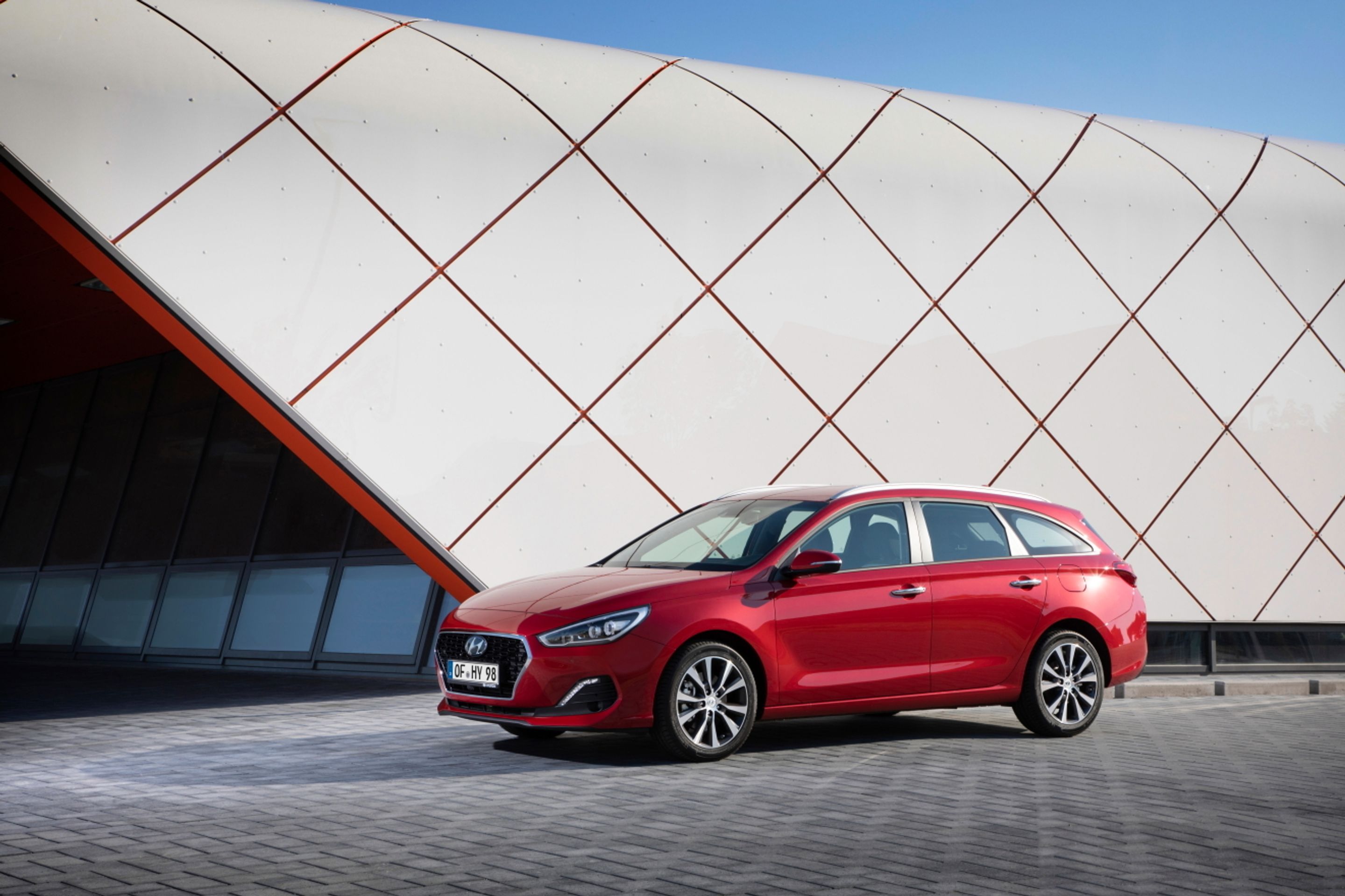 Hyundai i30 po modernizaci - 15 - Fotogalerie: Vozy Hyundai i30 prošly modernizací (12/20)