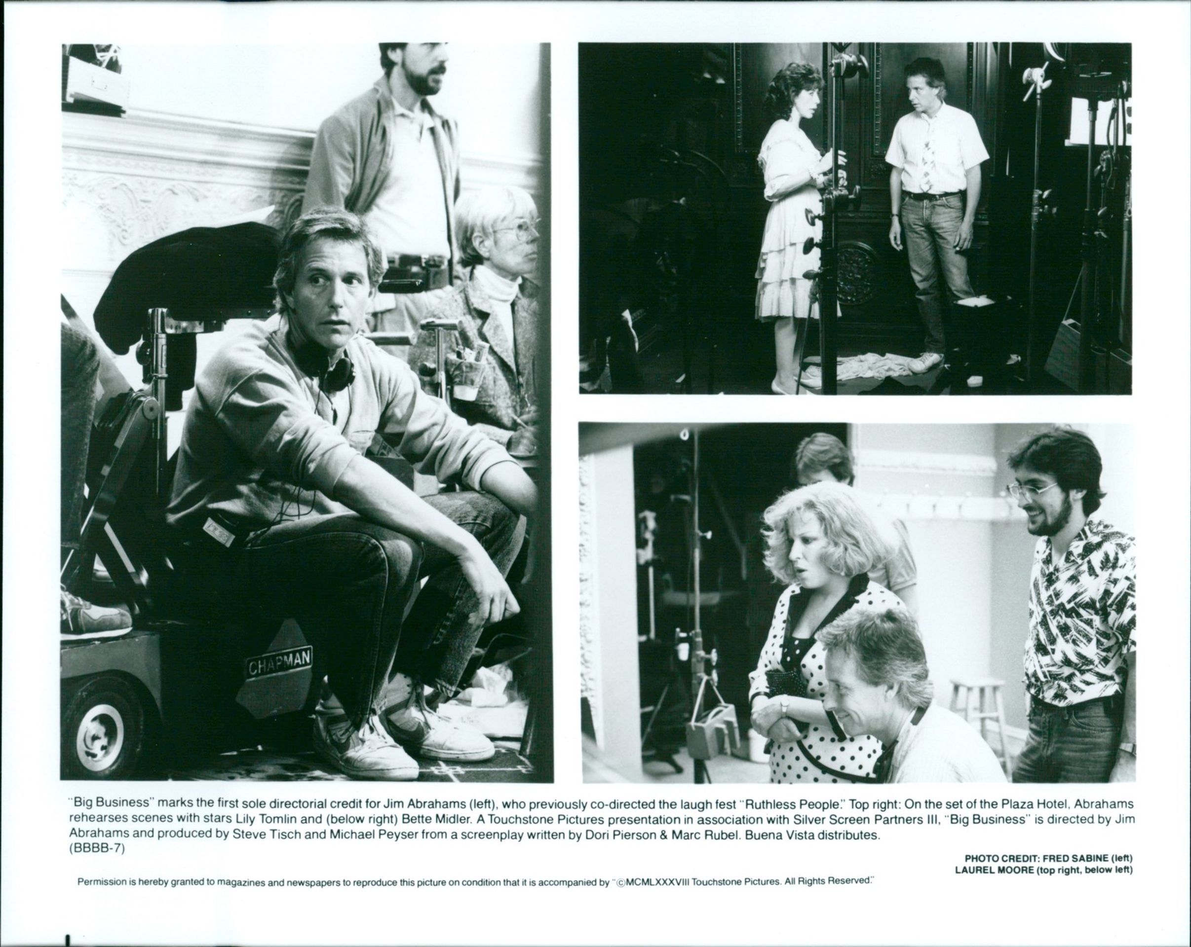 Jim Abrahams a herci Bette Midlerová, Lily Tomlinová během natáčení filmu Kšeft za všechny prachy, 1988 - Jim Abrahams (1/6)