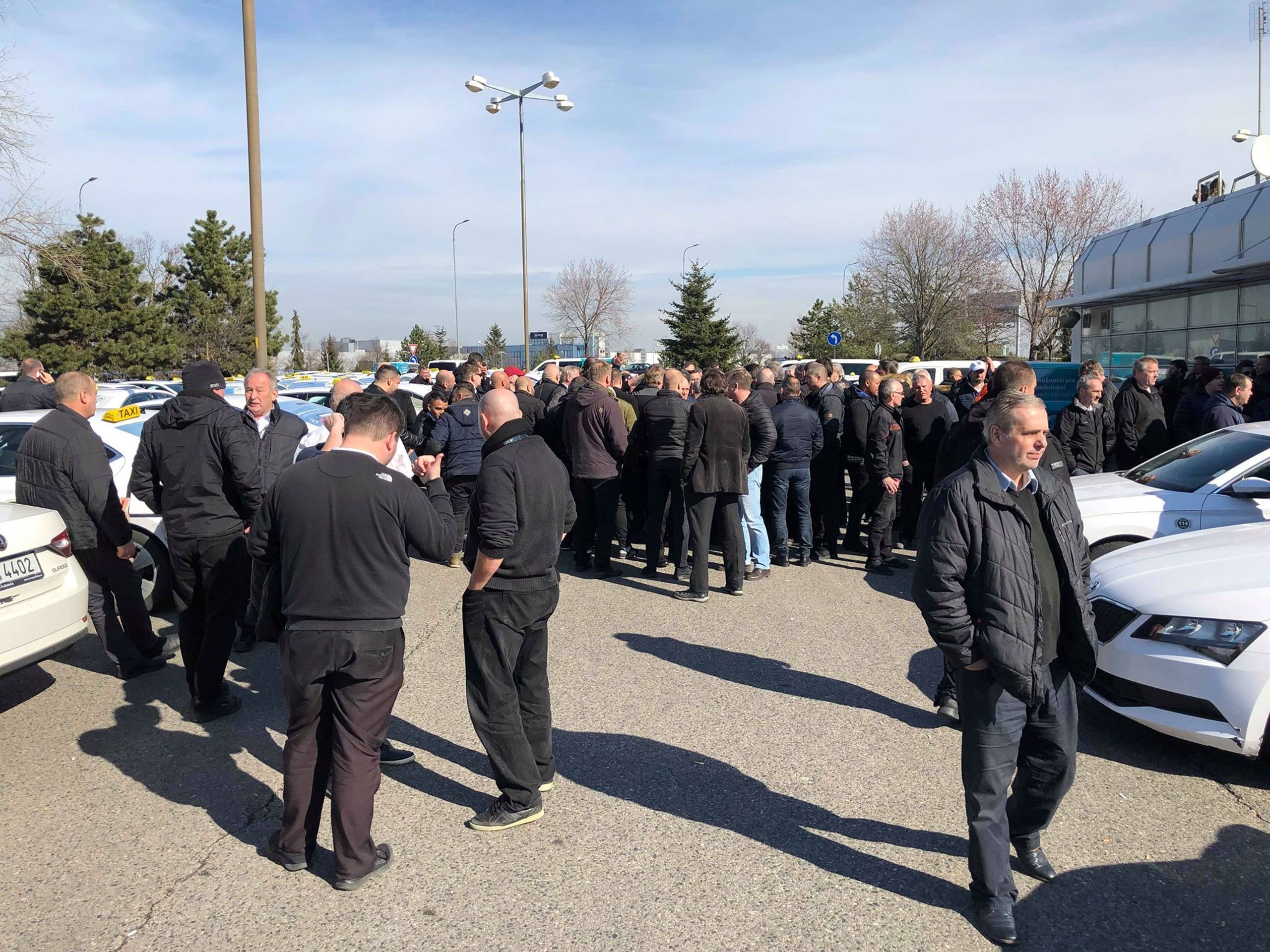 Protesty taxikářů - GALERIE: Protesty taxikářů u pražského letiště (10/10)