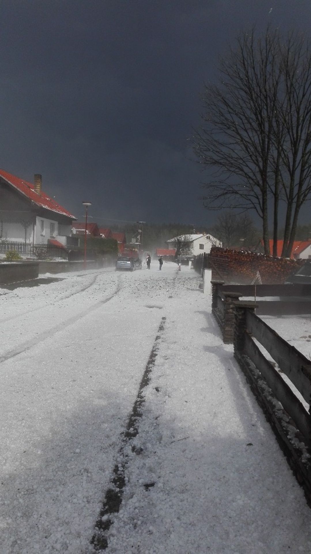 Kroupy v obci Malonty na Krumlovsku - 18 - GALERIE: Krupobití na Českokrumlovsku (23/31)