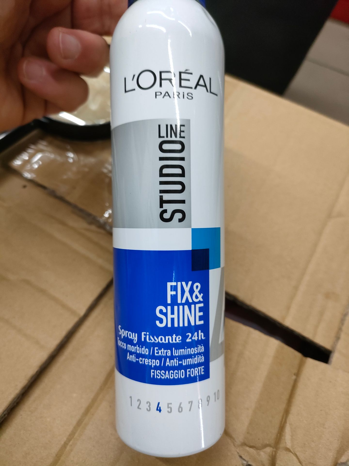 Sprej na vlasy L'OREAL PARIS Fix & Shine - Zdraví nebezpečná kosmetika (7/27)