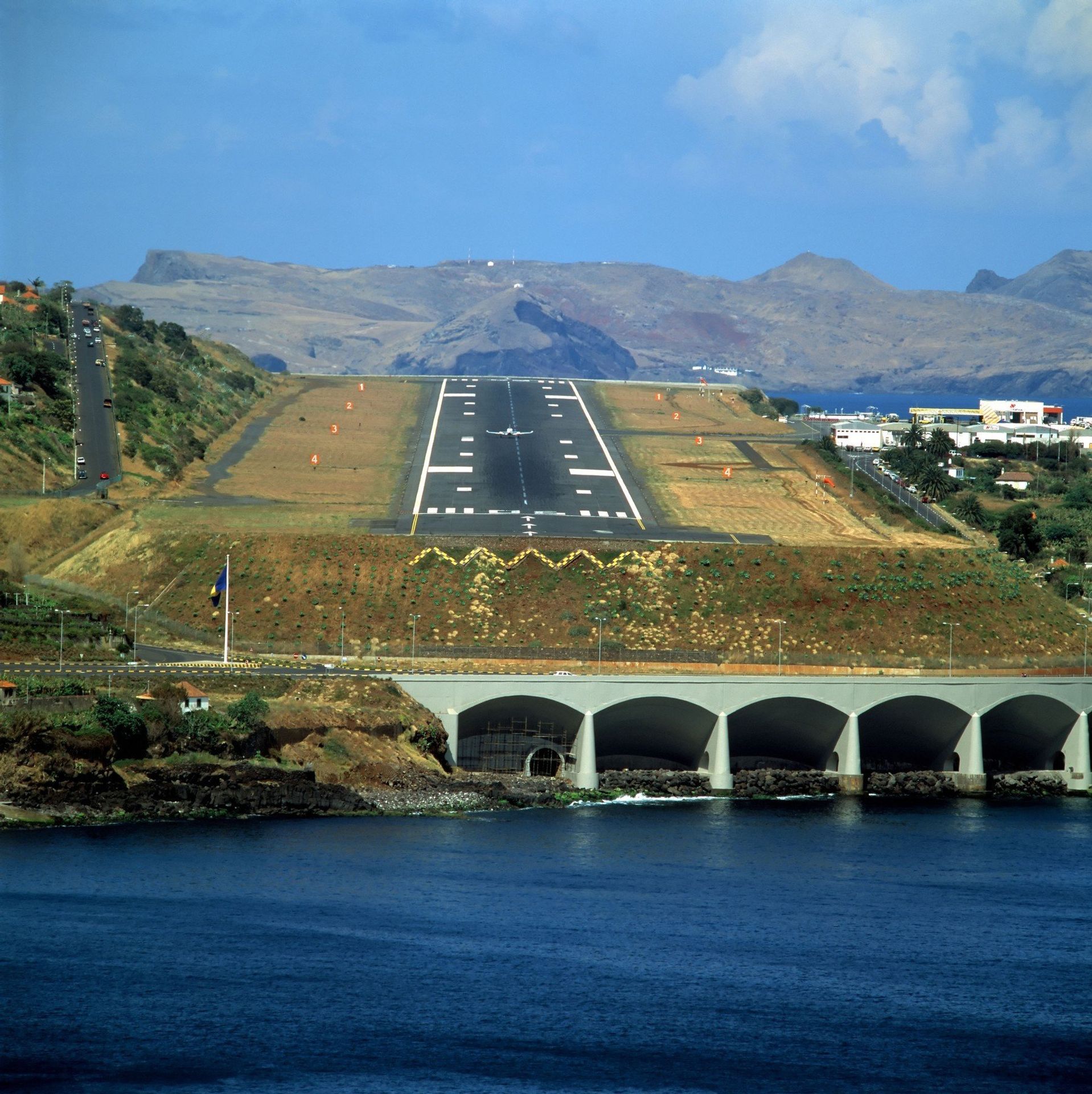 Nejnebezpečnější letiště světa - Funchal, Madeira - GALERIE: Nejnebezpečnější letiště světa (11/11)