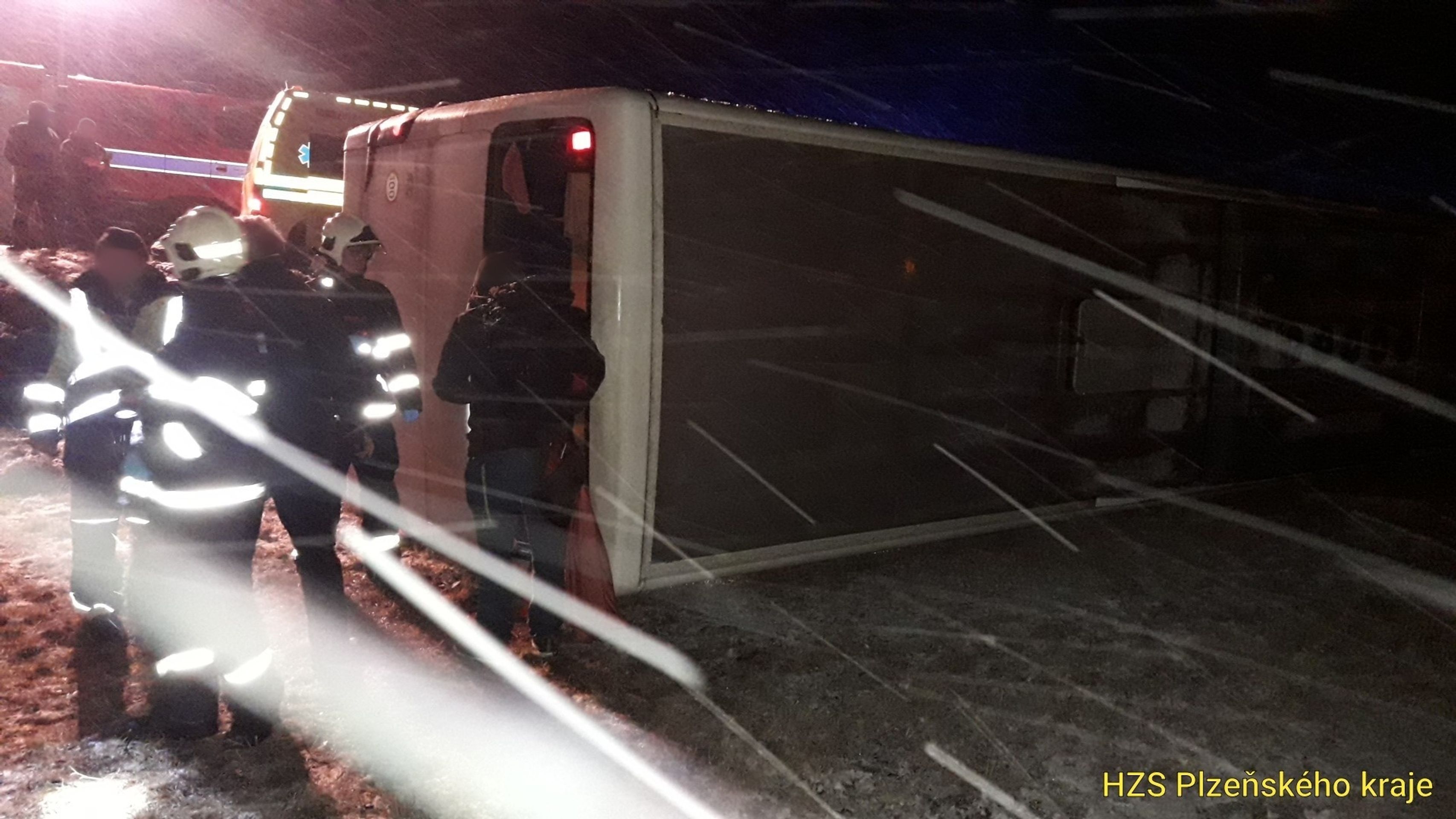 Havárie autobusu na Klatovsku - 3 - GALERIE: Havárie autobusu na Klatovsku (4/4)