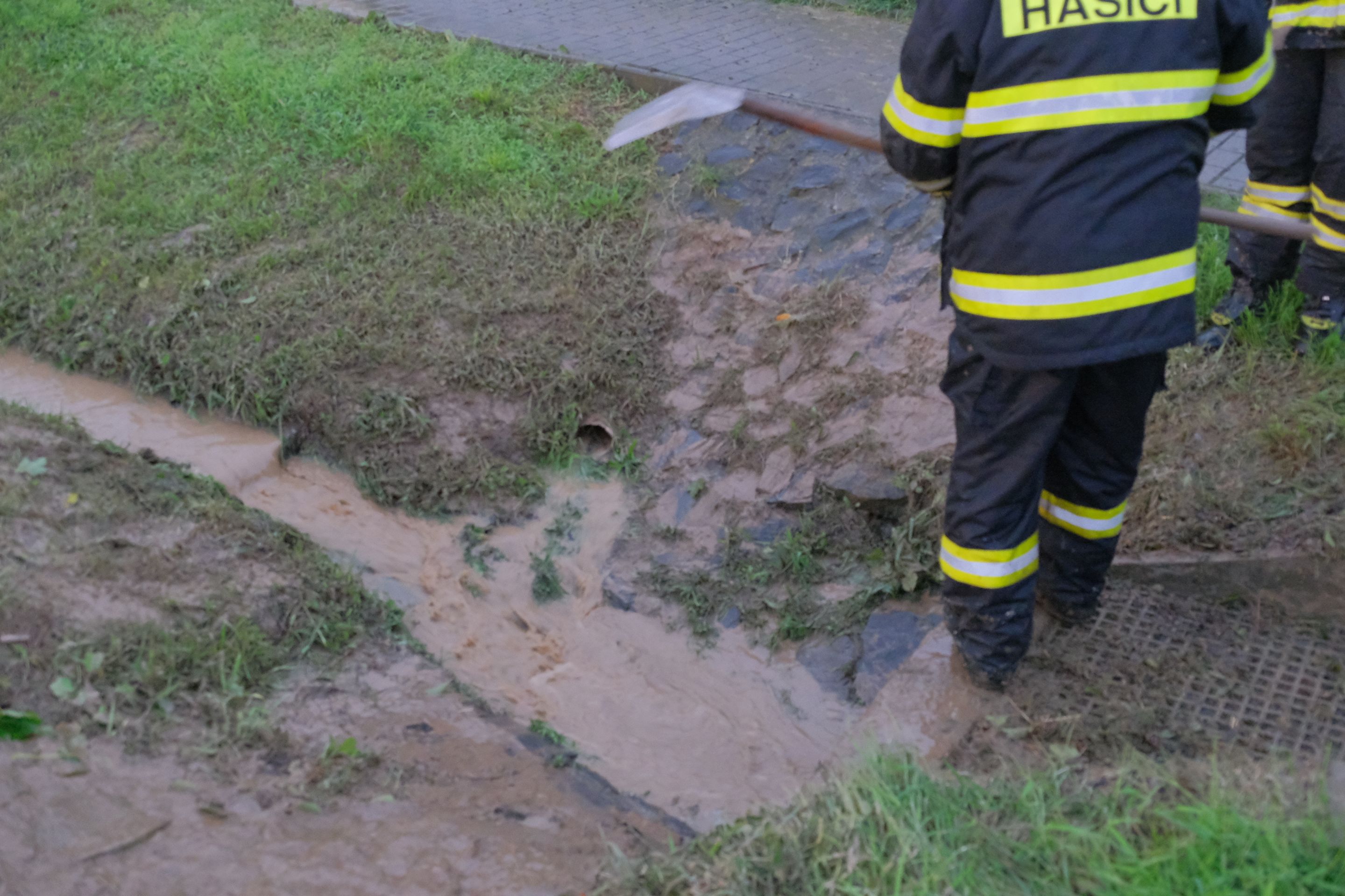 Moravskoslezští hasiči vyjeli v neděli odpoledne skoro 50krát - 16 - GALERIE: Bouřky na Moravě a ve Slezsku (6/21)