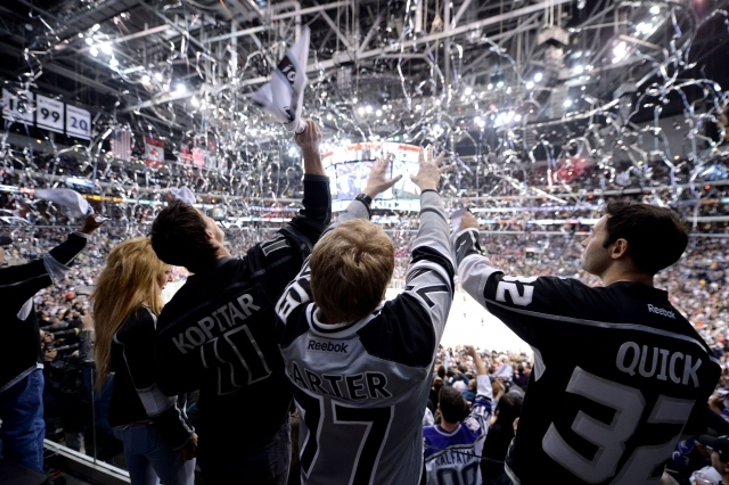 Beckhamovi na LA Kings - 1 - GALERIE: David Beckham vyrazil na Stanley Cup se svými syny (2/10)