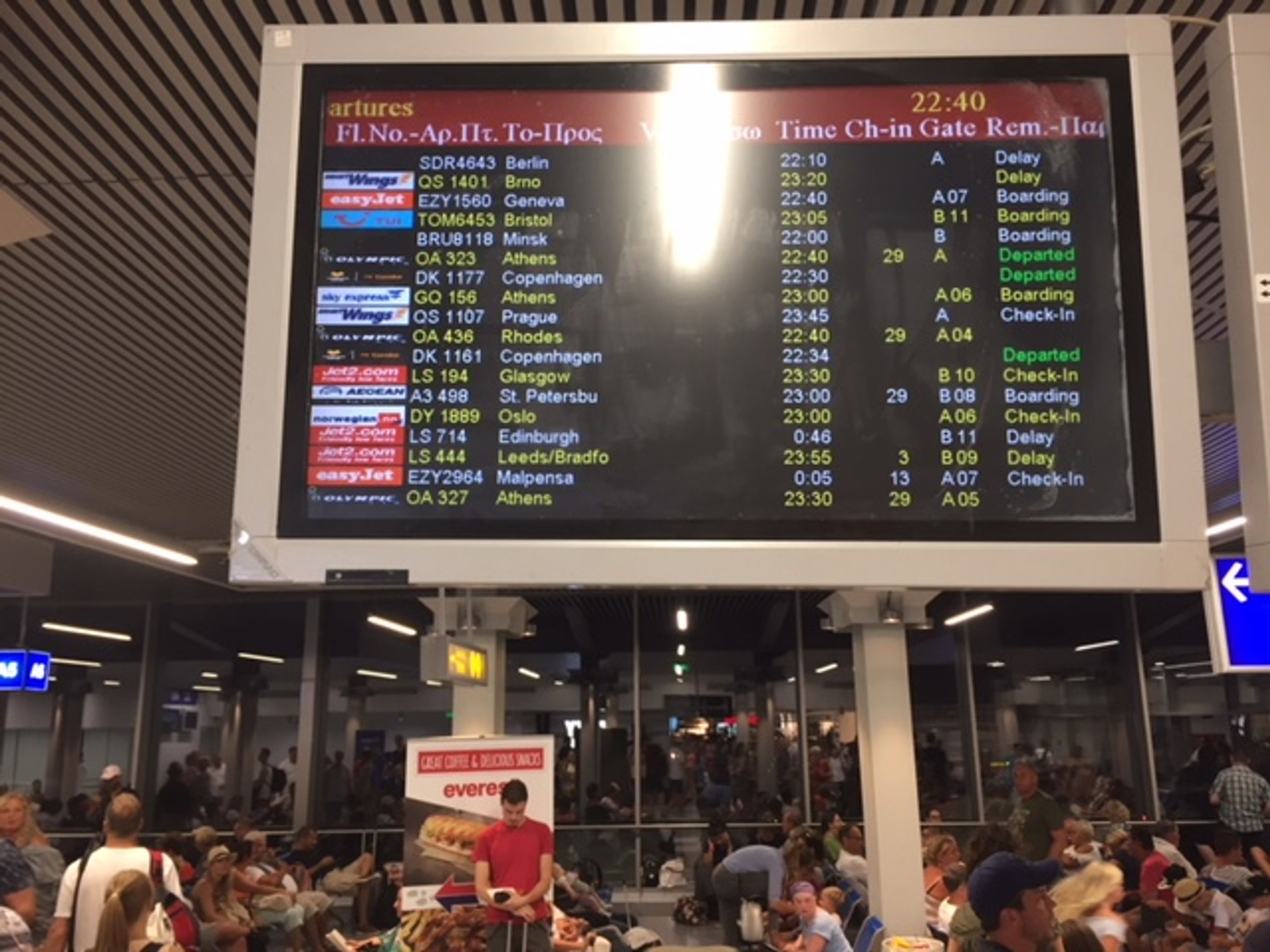 Zpoždění cestujících Travel Service z Heraklionu do Brna - 1 - GALERIE: Cestující Travel Service čekali na své lety déle než 24 hodin (1/11)