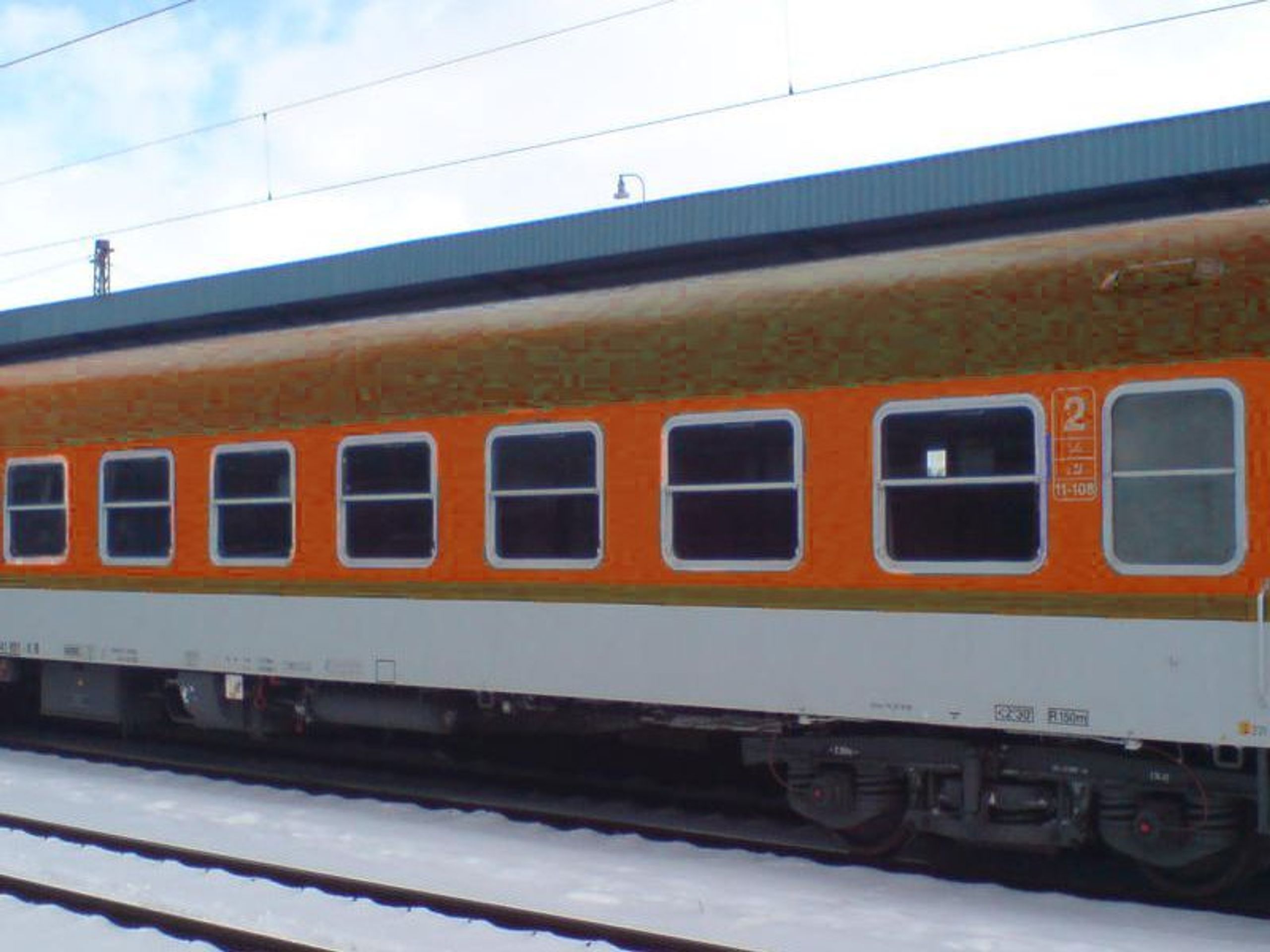 vlak oranžová - GALERIE: Návrhy barevného designu vlaků (4/6)