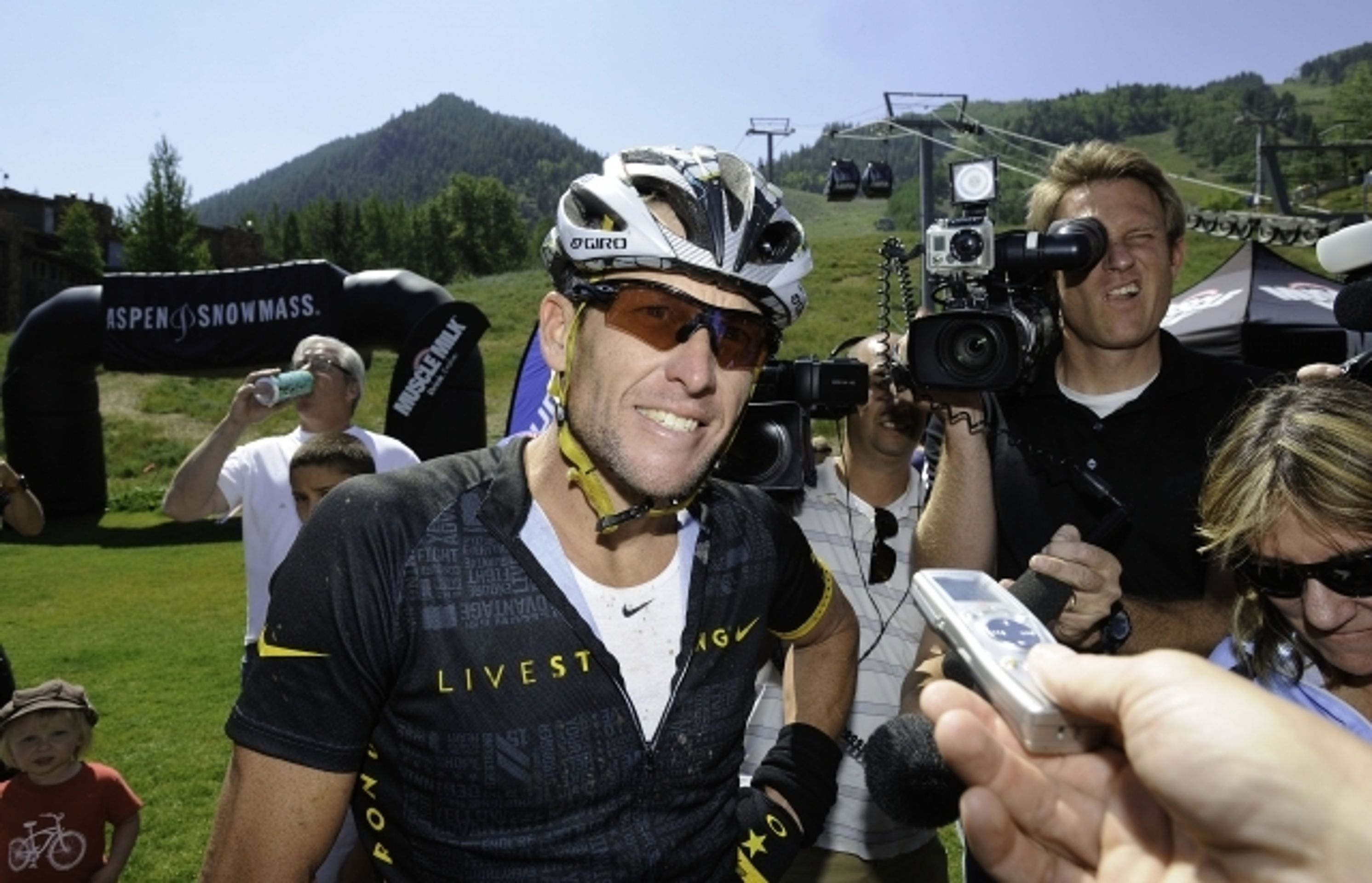 Lance Armstrong - 8 - GALERIE: Lance Armstrong už zase jezdí na kole (7/10)