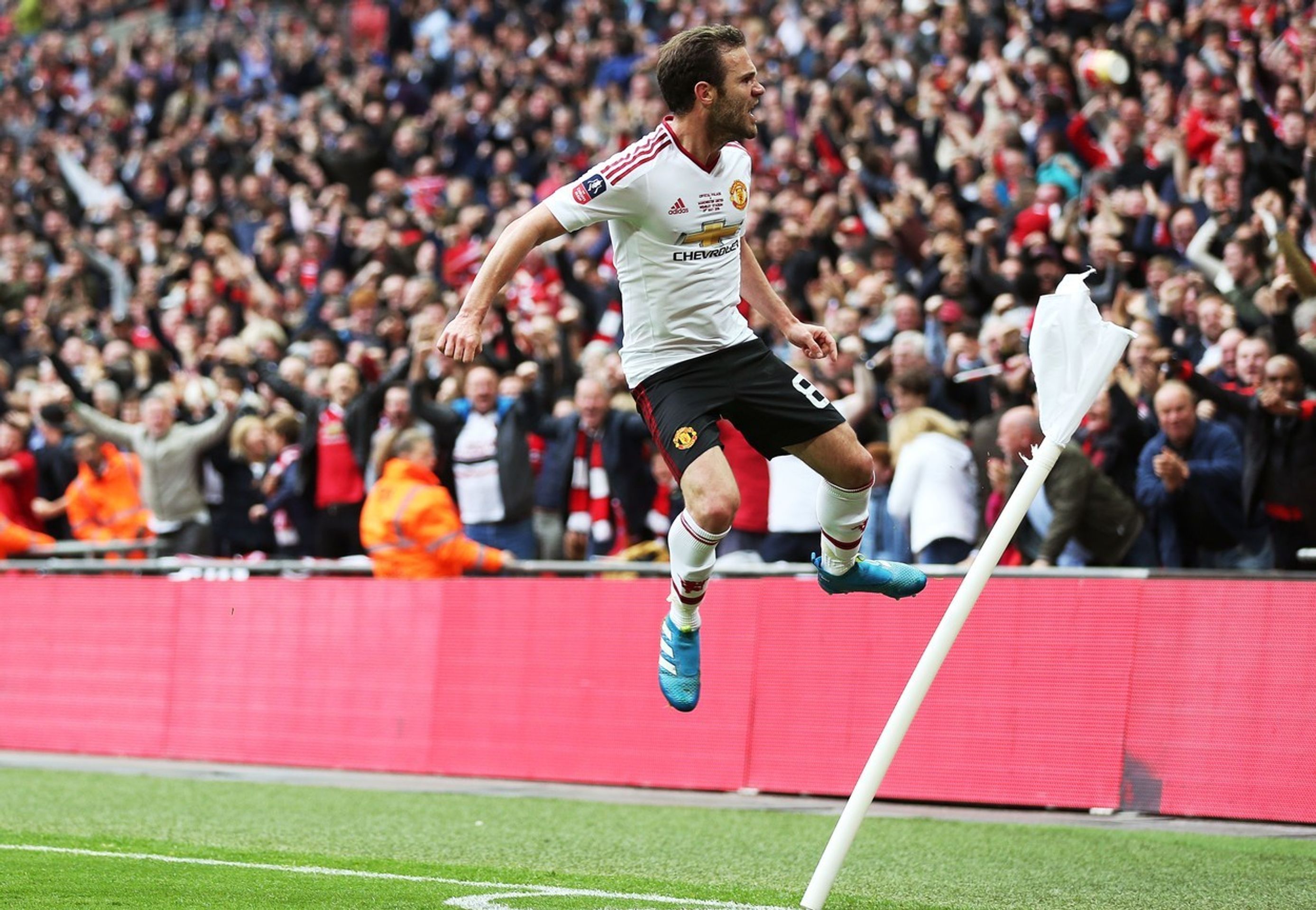 Juan Mata vyrovnává na 1:1 - Finále FA Cupu: Crystal Palace - Manchester United (8/9)