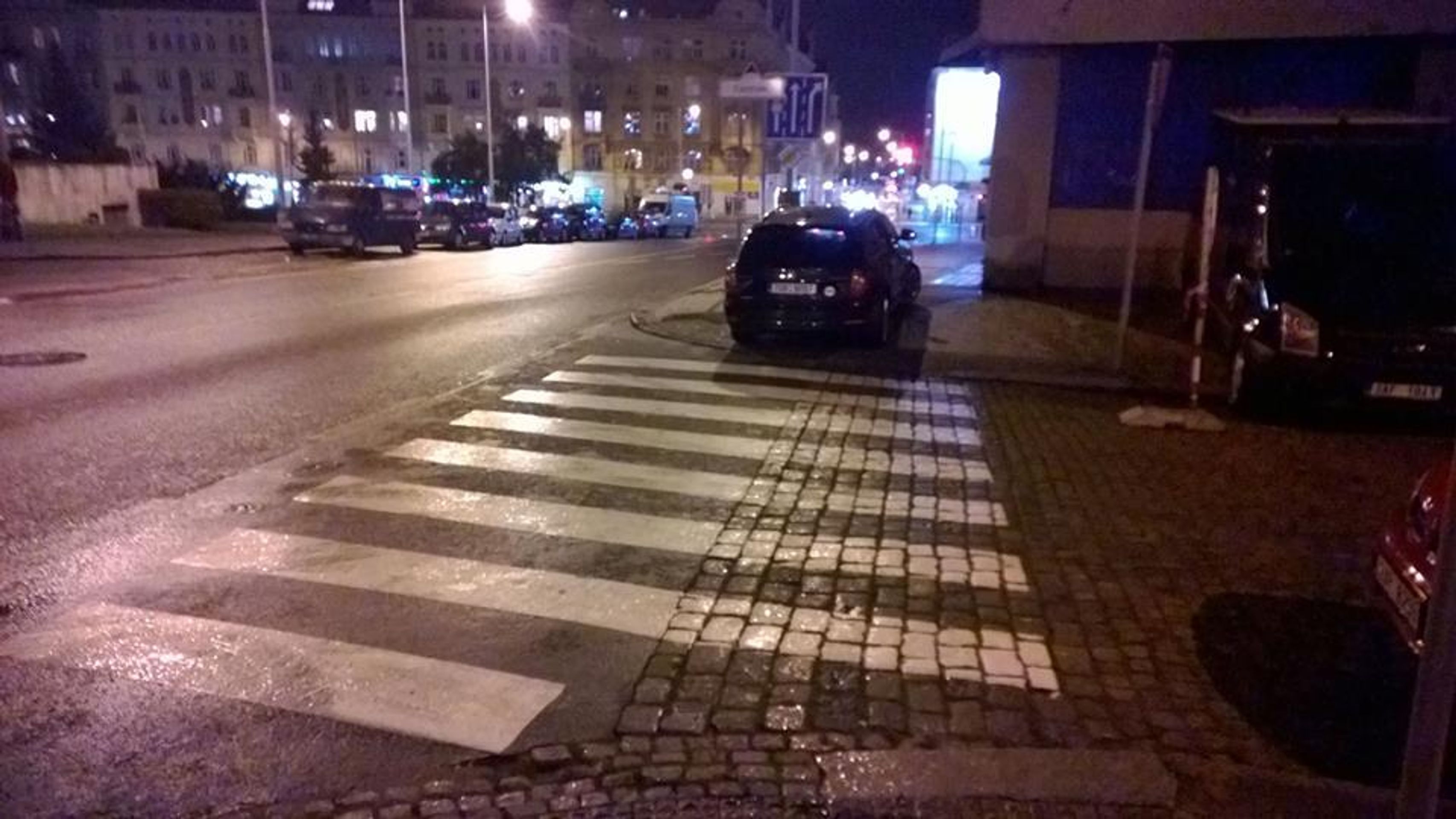 Parkování poslance ANO Jana Volného - 2 - GALERIE: Takhle parkuje poslanec ANO Jan Volný (4/5)