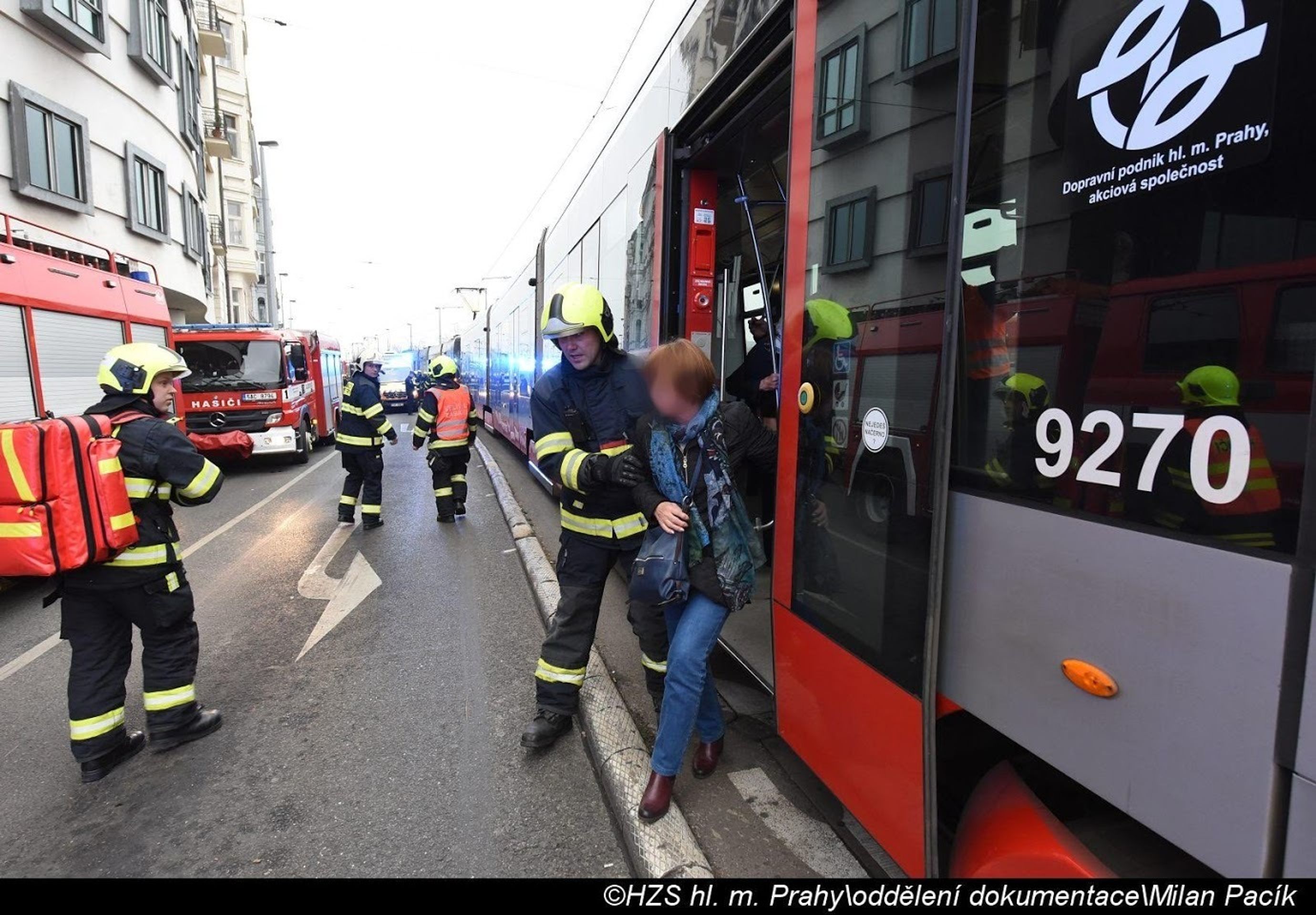 Sražené tramvaje v Praze u Tančícího domu - 3 - GALERIE: Srážka tramvají u Tančícího domu (3/16)
