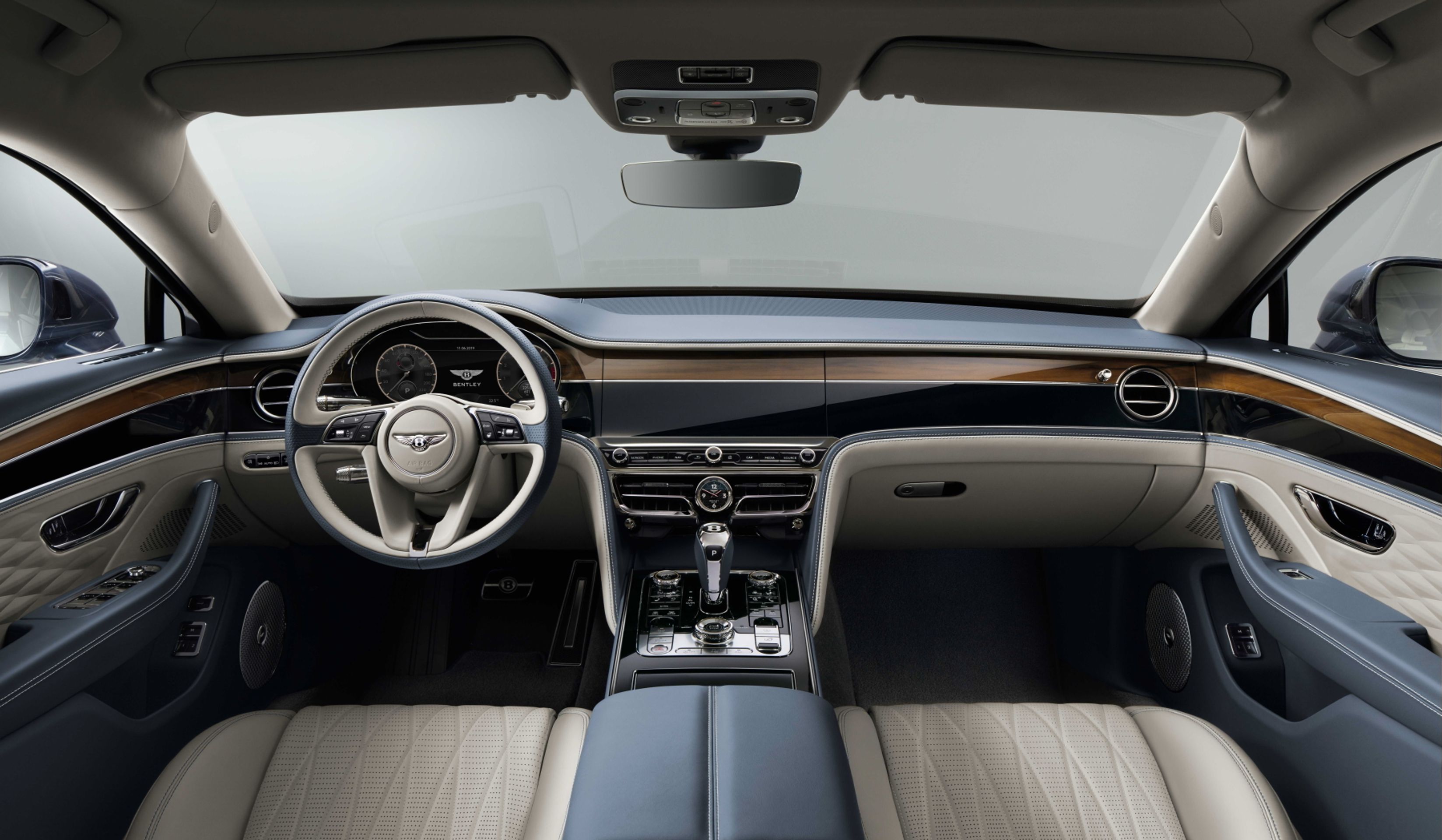 Bentley Flying Spur - 2 - Fotogalerie: Sportovní limuzína Bentley Flying Spur (1/14)
