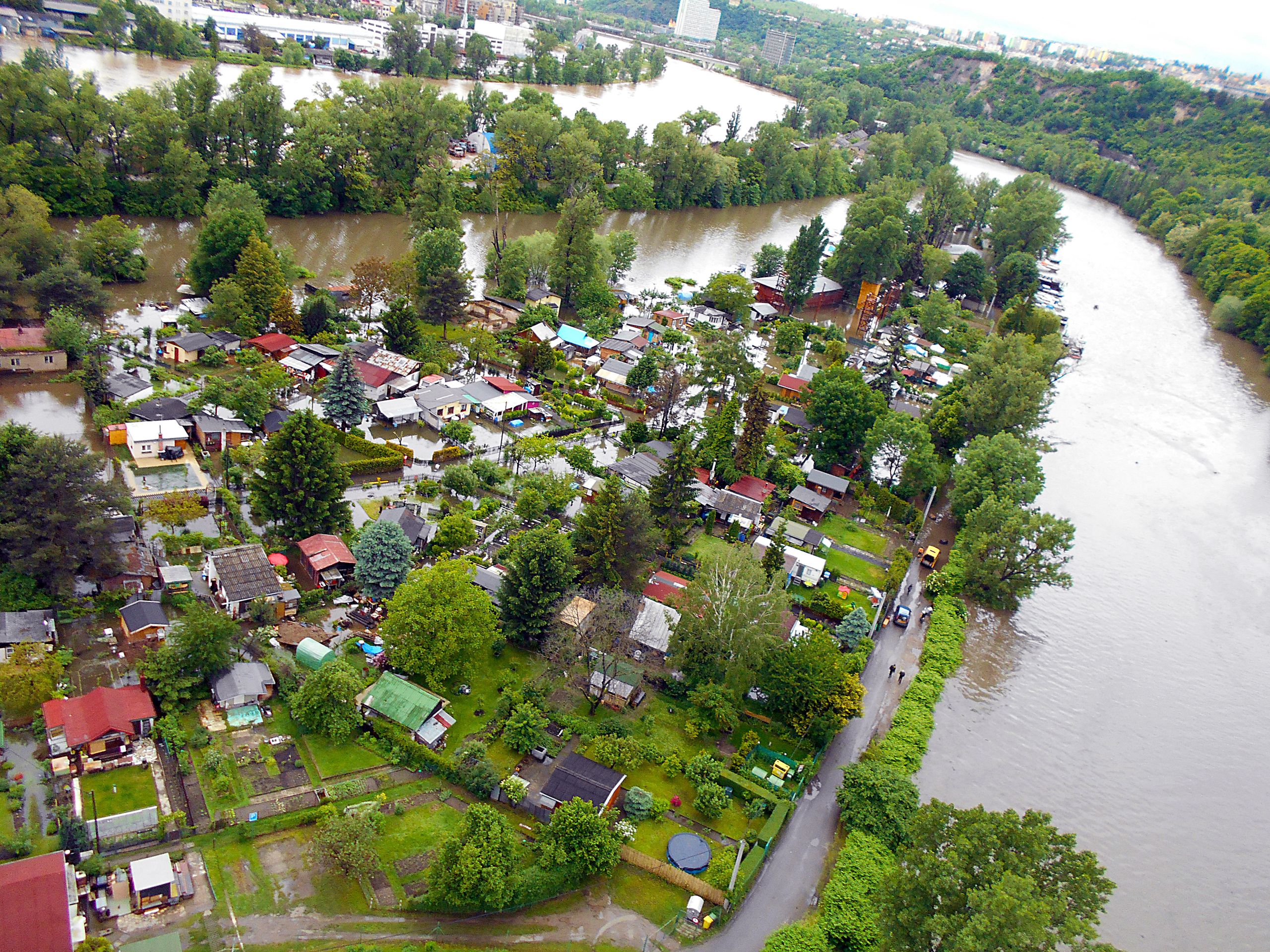 Povodně v Praze - 6 - GALERIE: Podívejte se, jak voda pustoší Prahu (5/17)