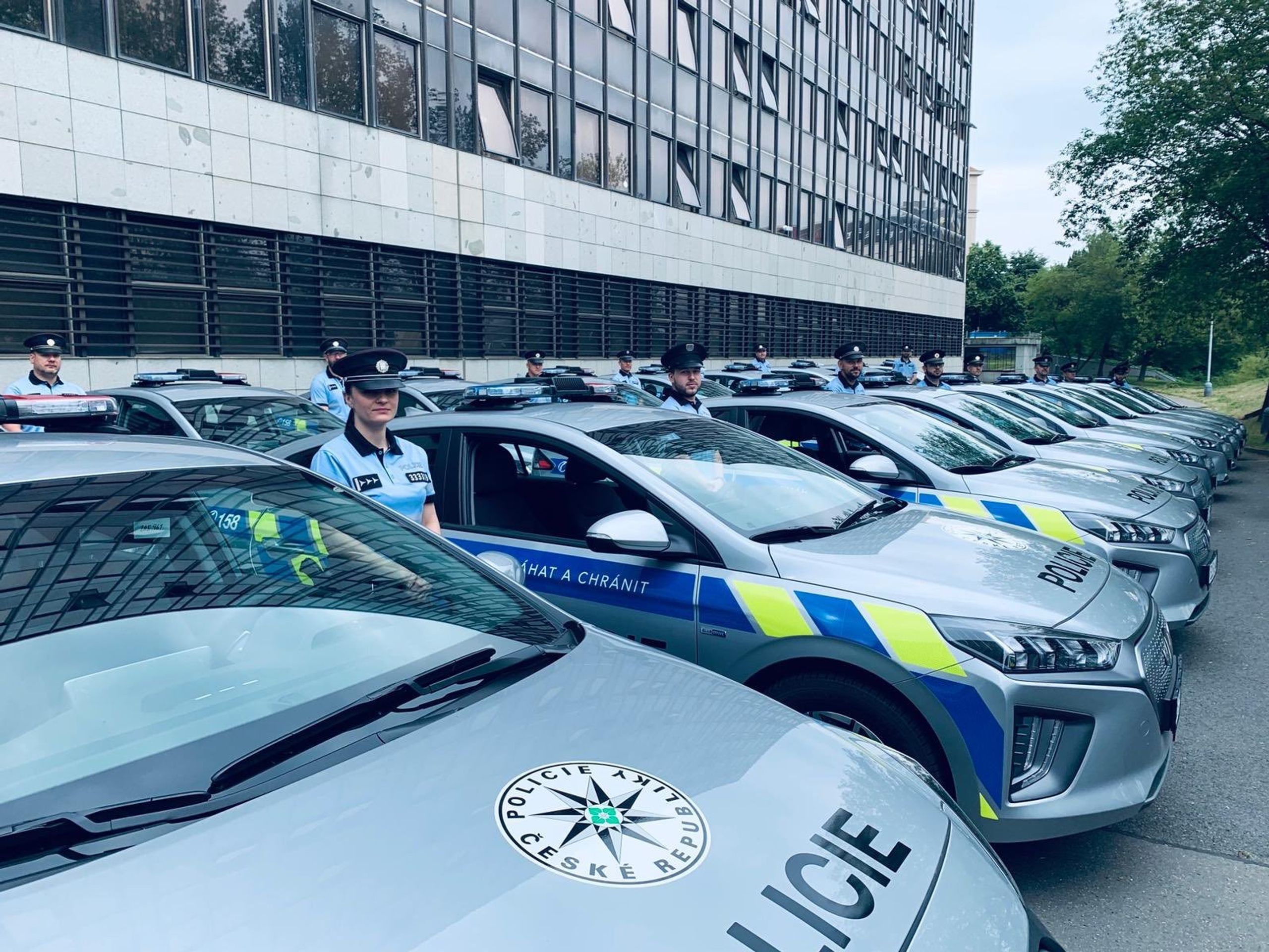 Policejní Hyundai Ioniq - 3 - GALERIE: Policie převzala dvacet elektromobilů (2/4)