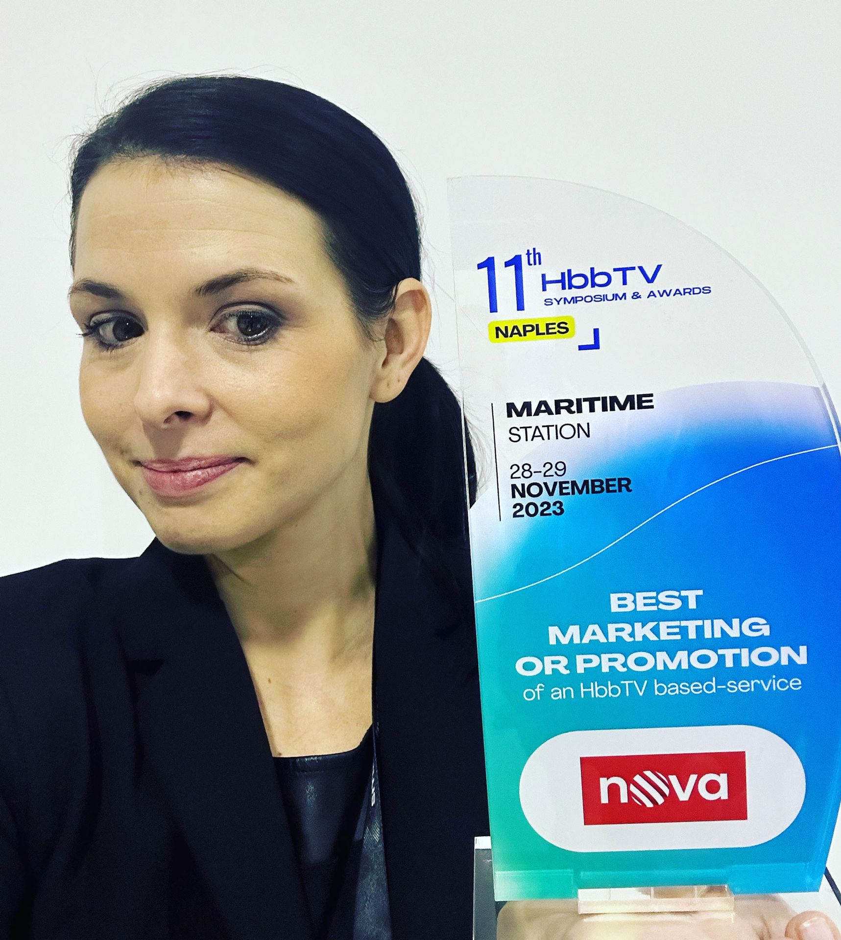 Iva Dohnálková s cenou - Cena Best Marketing or Promotion of an HbbTV based-service (2/5)