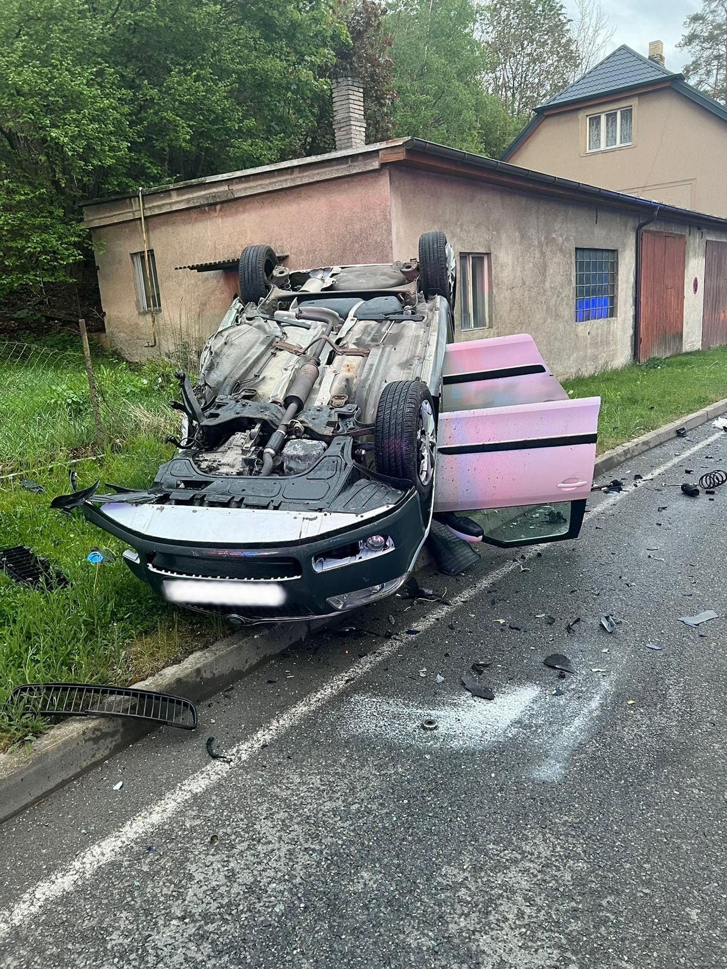 Hustý déšť způsobil řadu dopravních nehoda ve Středočeském kraji - Česko zasáhly silné bouře (8/11)