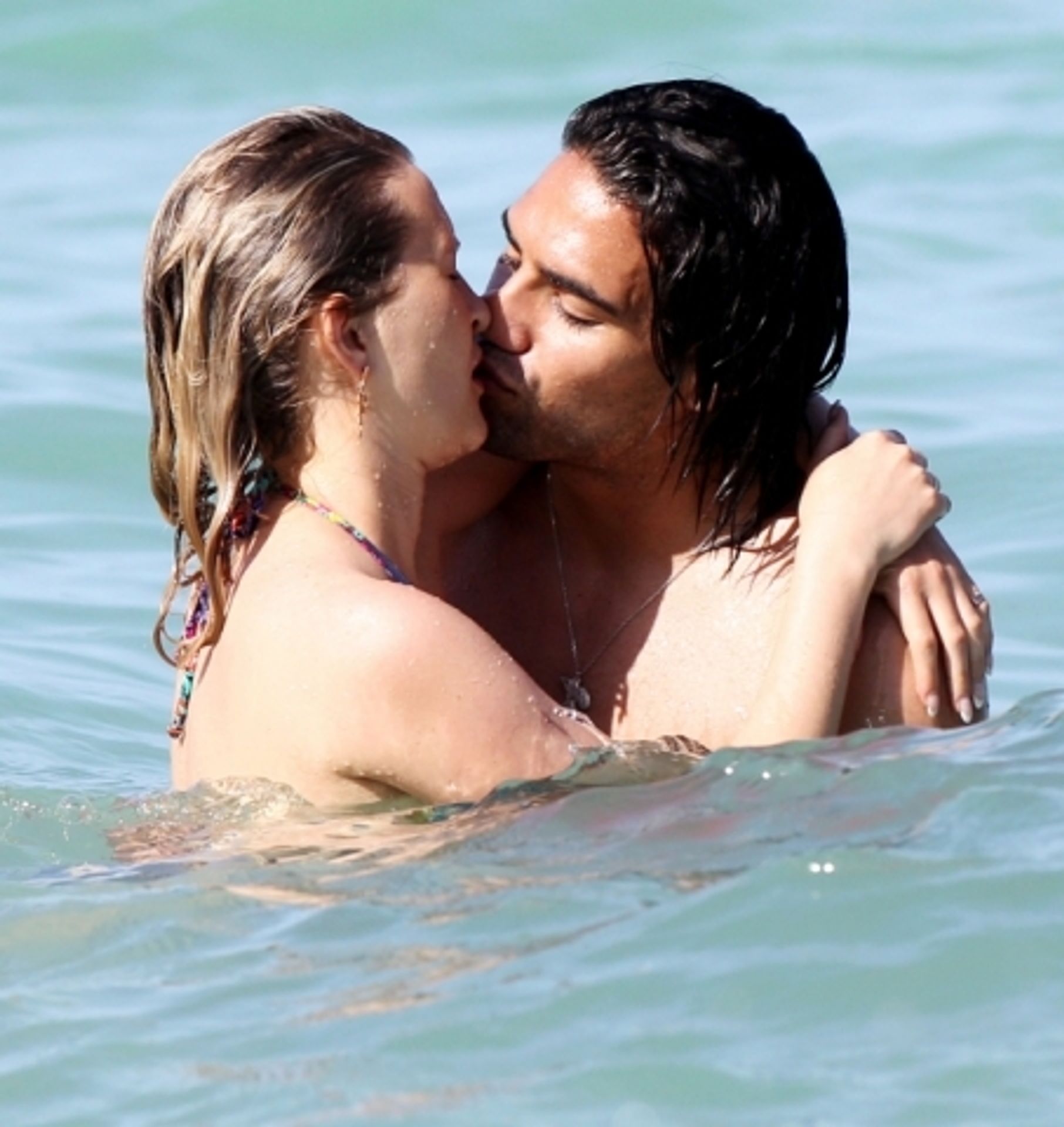 Falcao na pláži v Miami s těhotnou manželkou - 5 - GALERIE: Falcao na pláži v Miami s těhotnou manželkou (4/8)