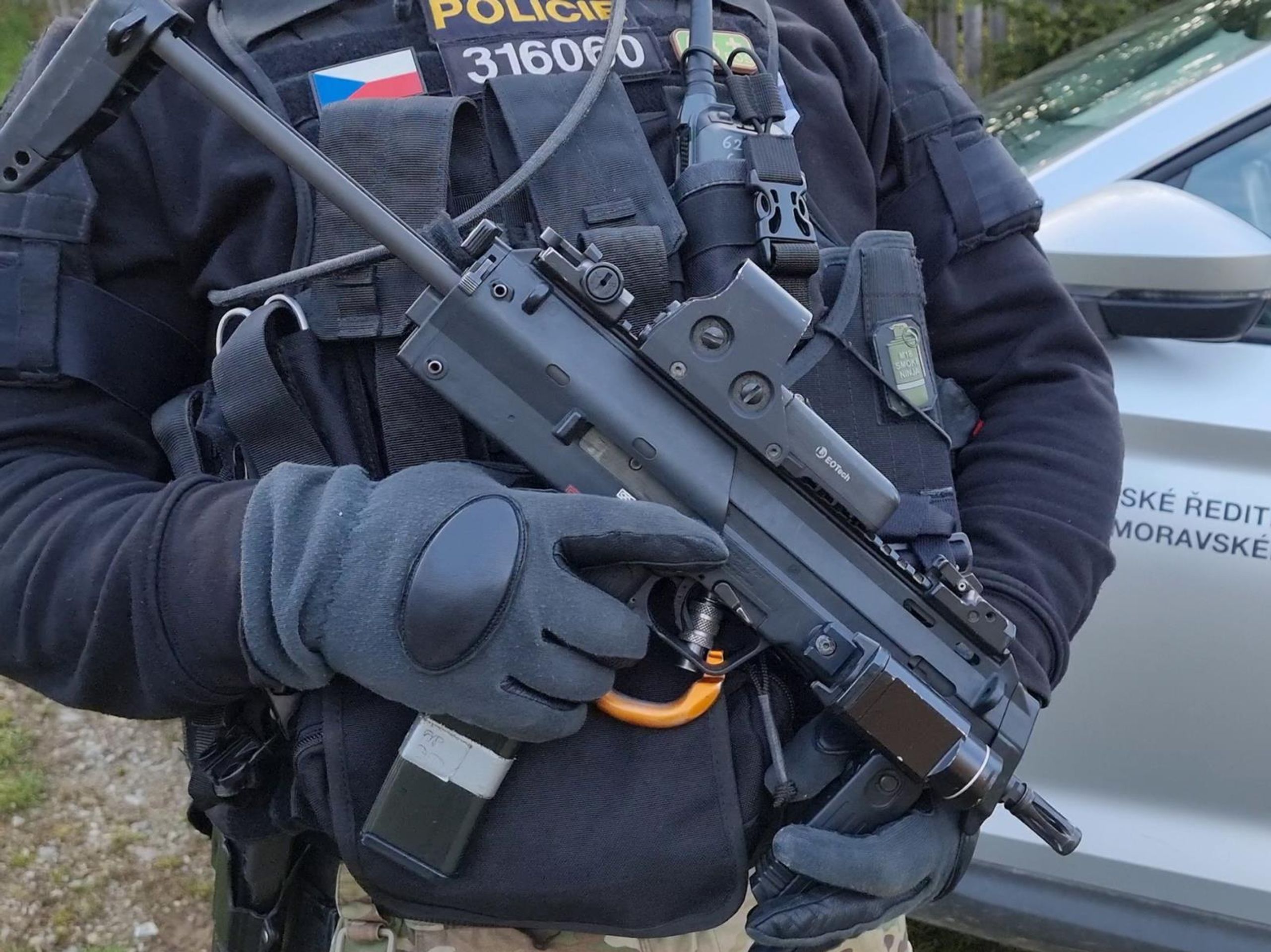 Policejní pátrání Svitávky - Dopadení podezřelého z dvojnásobné vraždy ve Svitávce (2/8)