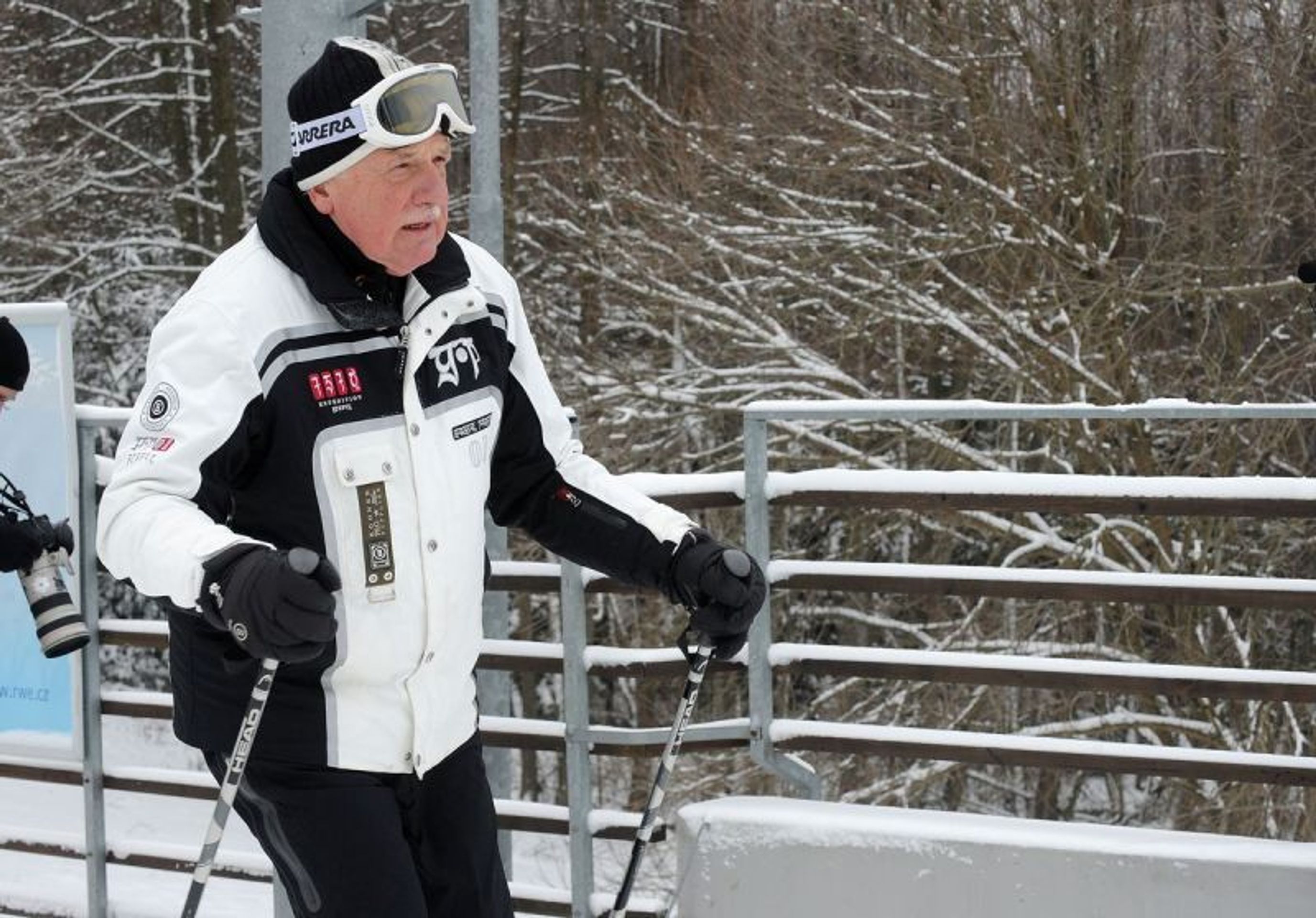 Exprezident Klaus lyžuje na Monínci - 17 - GALERIE: Klaus lyžuje na Monínci v roce 2014 (13/29)