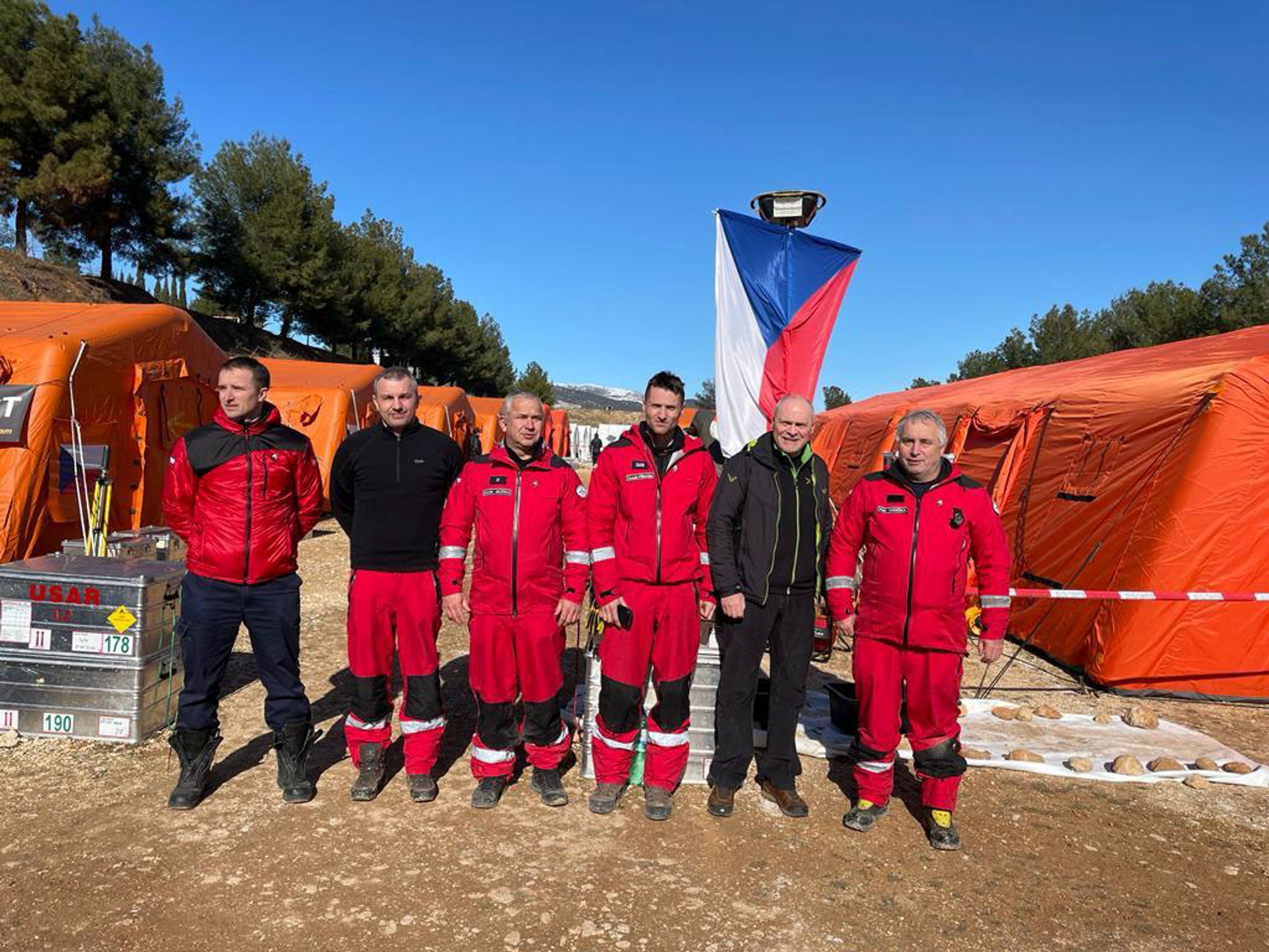 Český velvyslanec Turecku v navštívil tým USAR Hasičského záchranného sboru ČR ve městě Adiyaman - Tým USAR Hasičského záchranného sboru ČR (3/3)