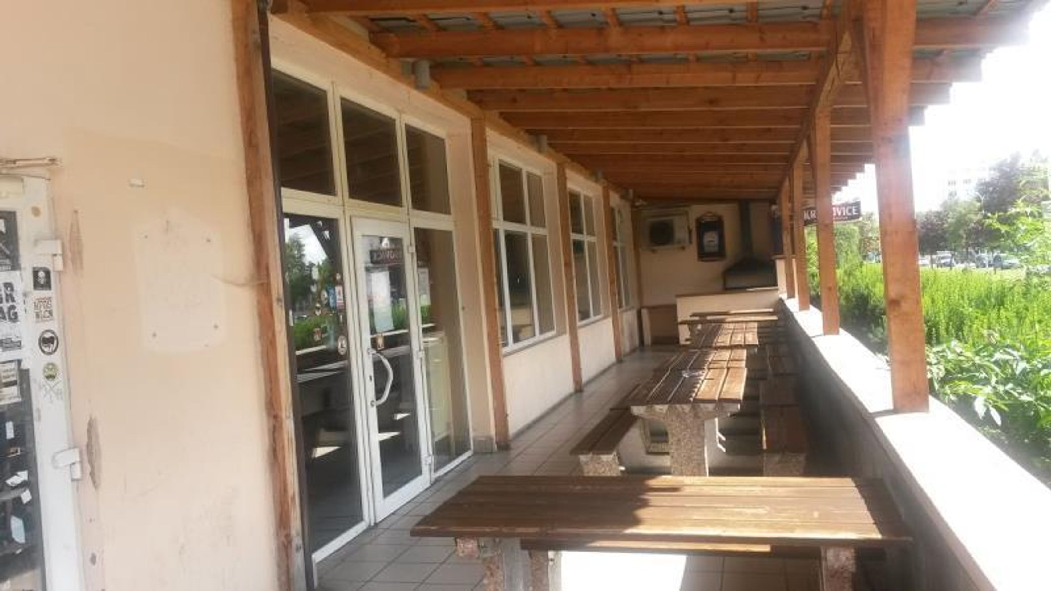 Uzavřené provozovny: Restaurace Barakuda - Kralupy nad Vltavou - 6 - GALERIE: Uzavřené provozovny - 2 (6/42)