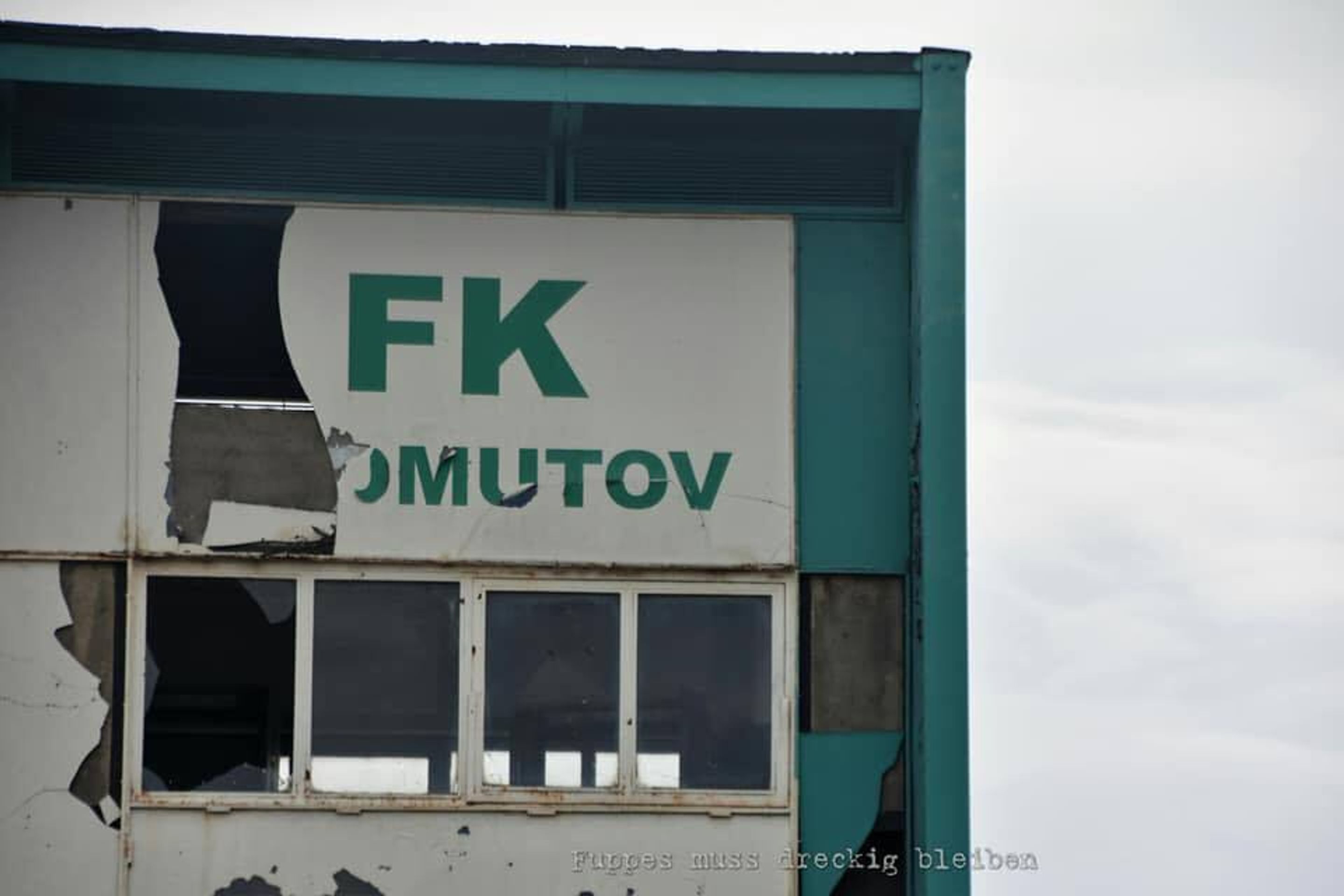 Opuštěný stadion v Chomutově - 1 - GALERIE: Opuštěný fotbalový stadion v Chomutově (13/14)