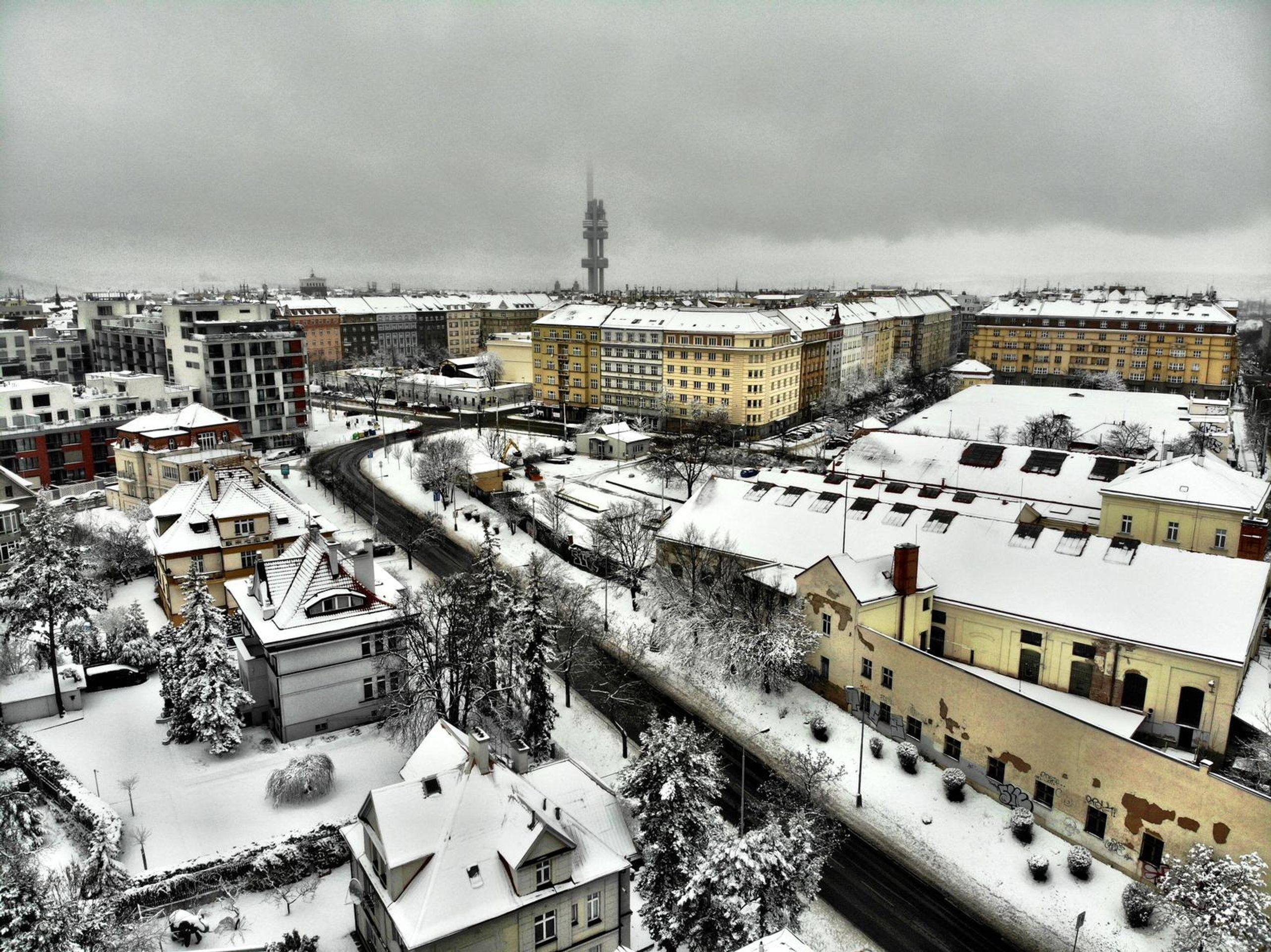 Zasněžená Praha ze vzduchu - 1 - GALERIE: Pohled na zasněženou Prahu ze vzduchu (5/5)