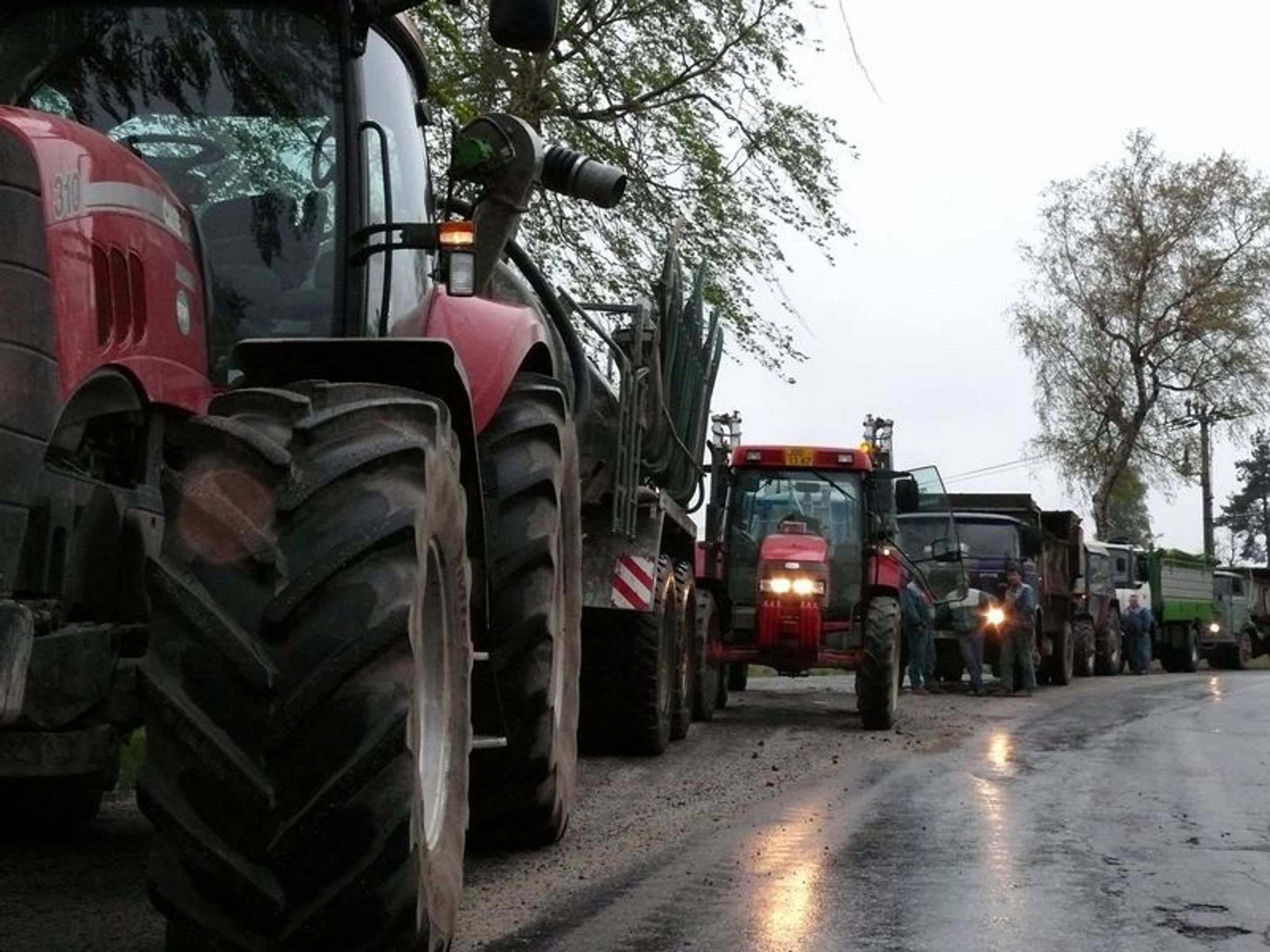 Protest zemědělců proti nízkým výkupním cenám mléka - FOTOGALERIE: Protesty zemědělců a dopravců 29. dubna 2009 (1/5)