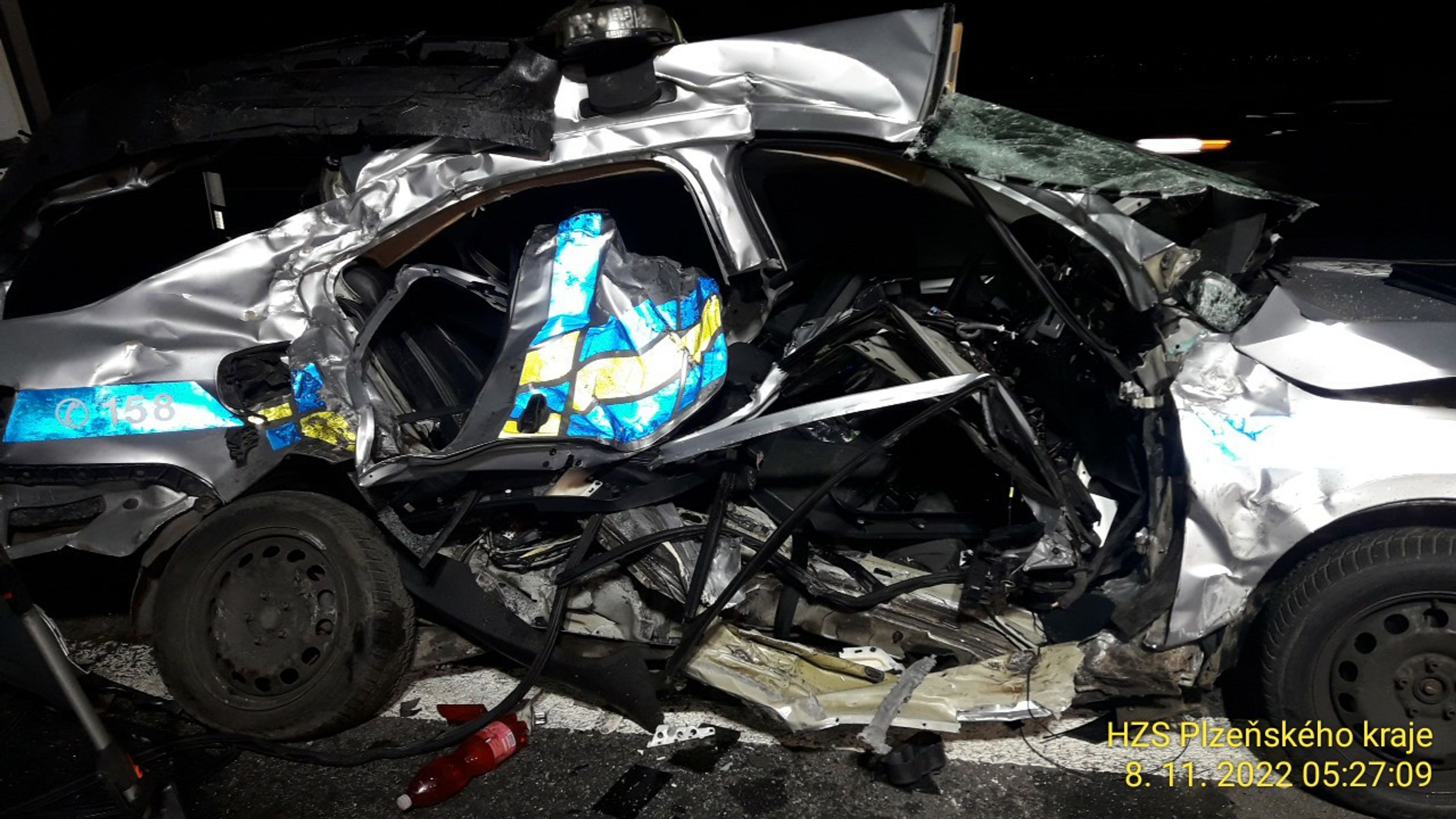 Zdemolované policejní auto - Následky honičky v Plzeňském kraji (2/4)