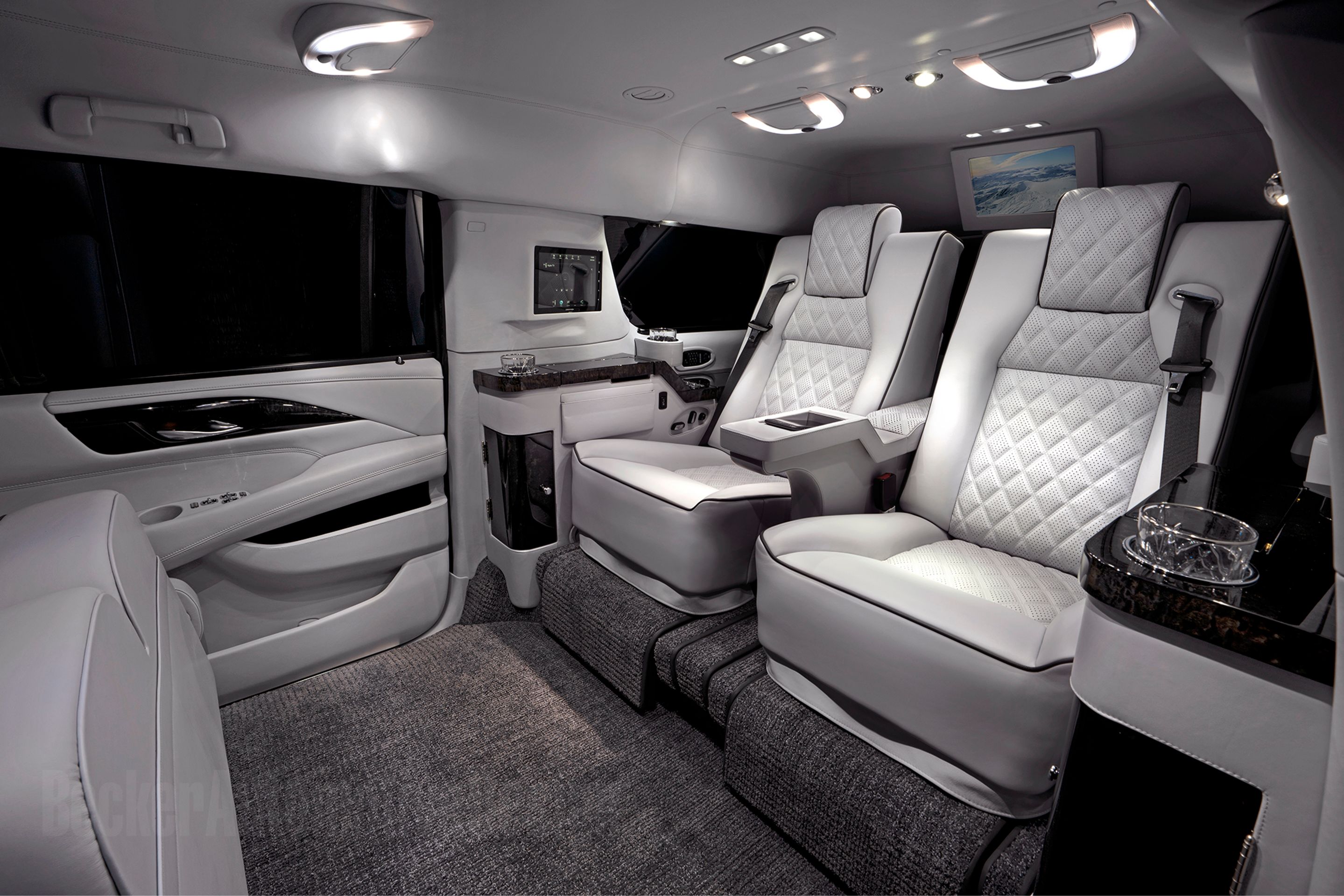 Sylvester Stallone prodává luxusní Cadillac Escalade ESV - 21 - Fotogalerie: Stallone prodává luxusní limuzínu, sám ji navrhoval (10/15)