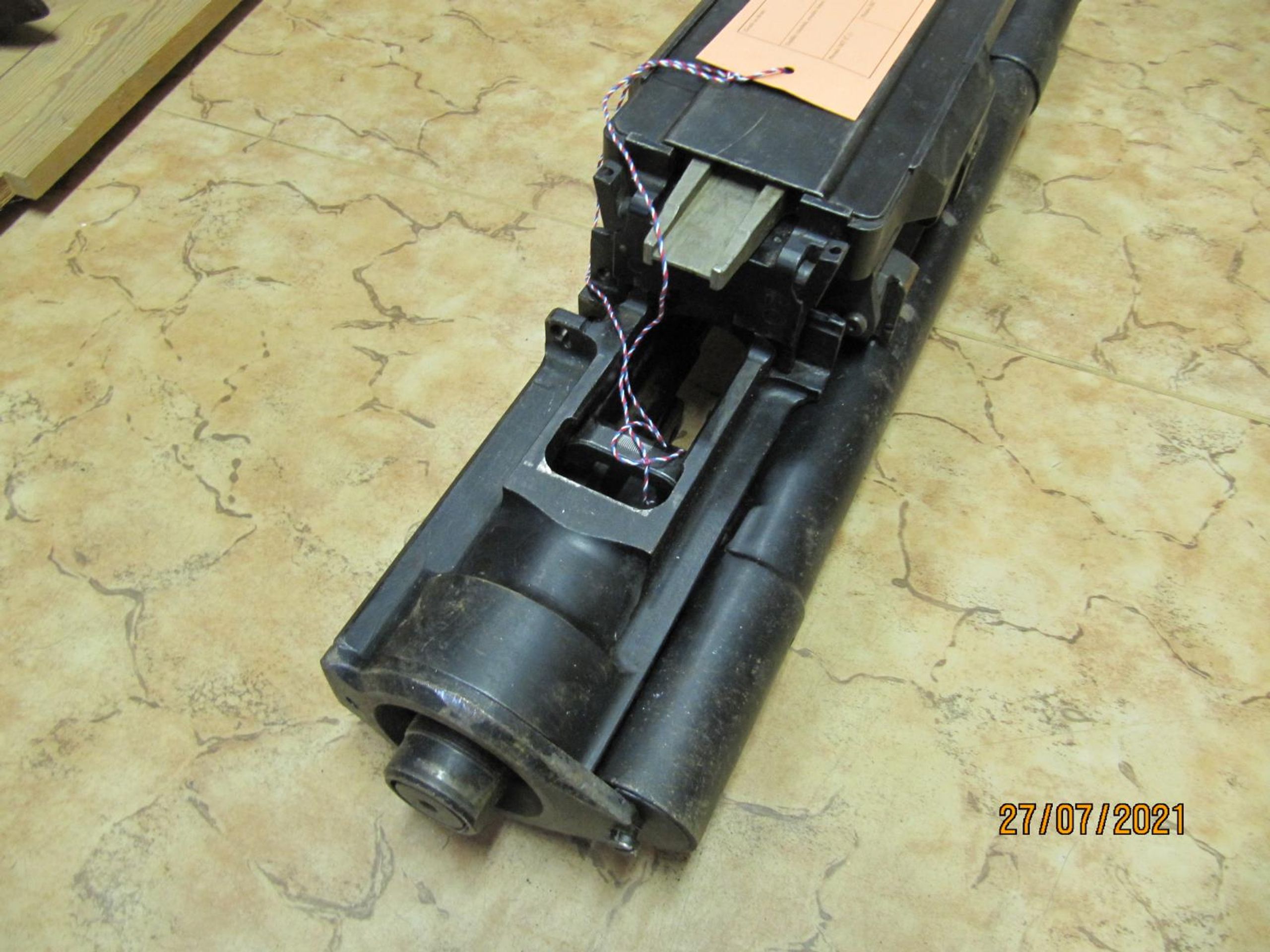 Občan odevzdal letecký automatický kanón - GALERIE: Občan odevzdal letecký automatický kanón (4/4)