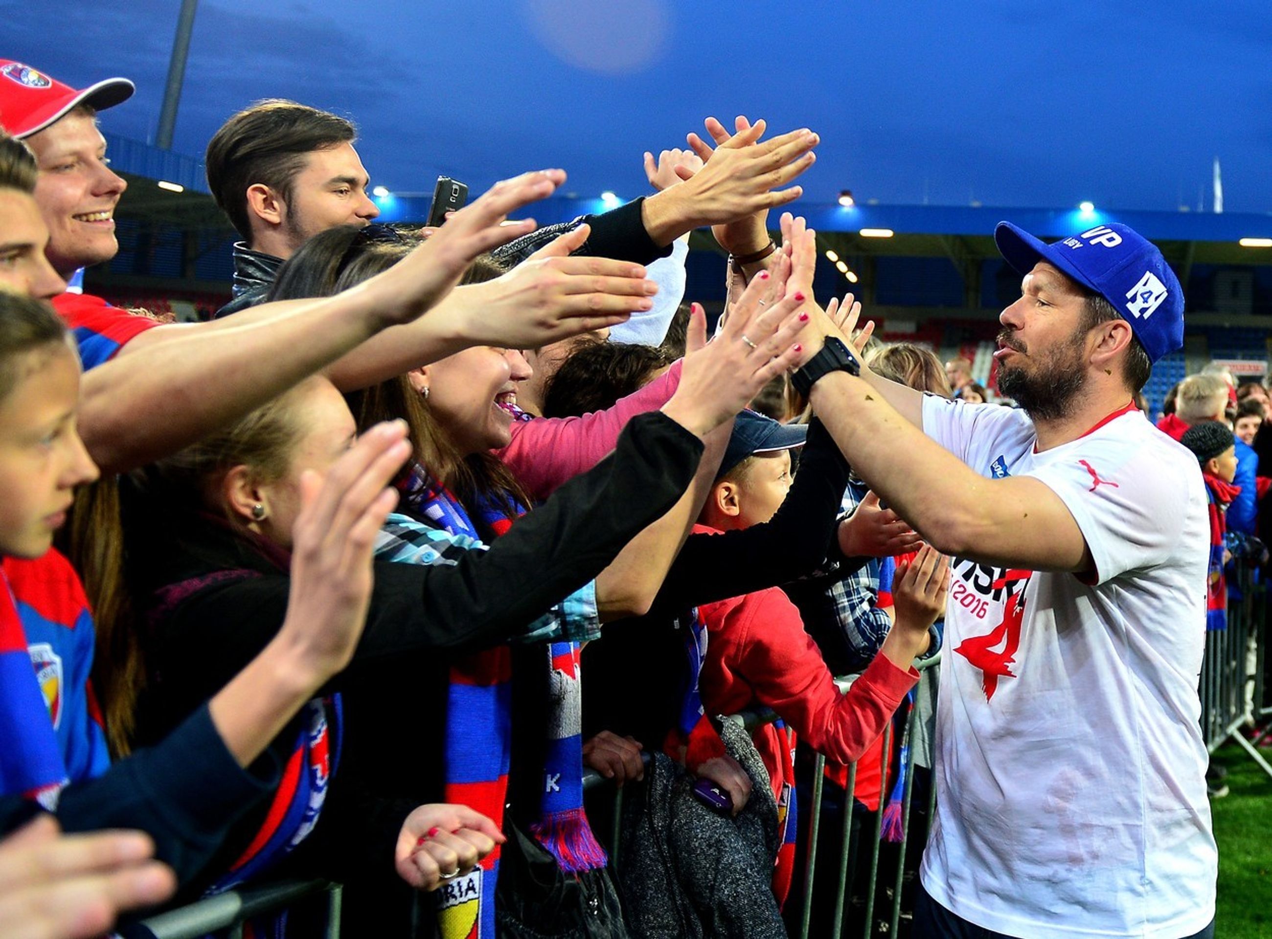 Plzeň slaví obhajobu ligového titulu - 7 - GALERIE: Plzeň slaví obhajobu ligového titulu (9/15)