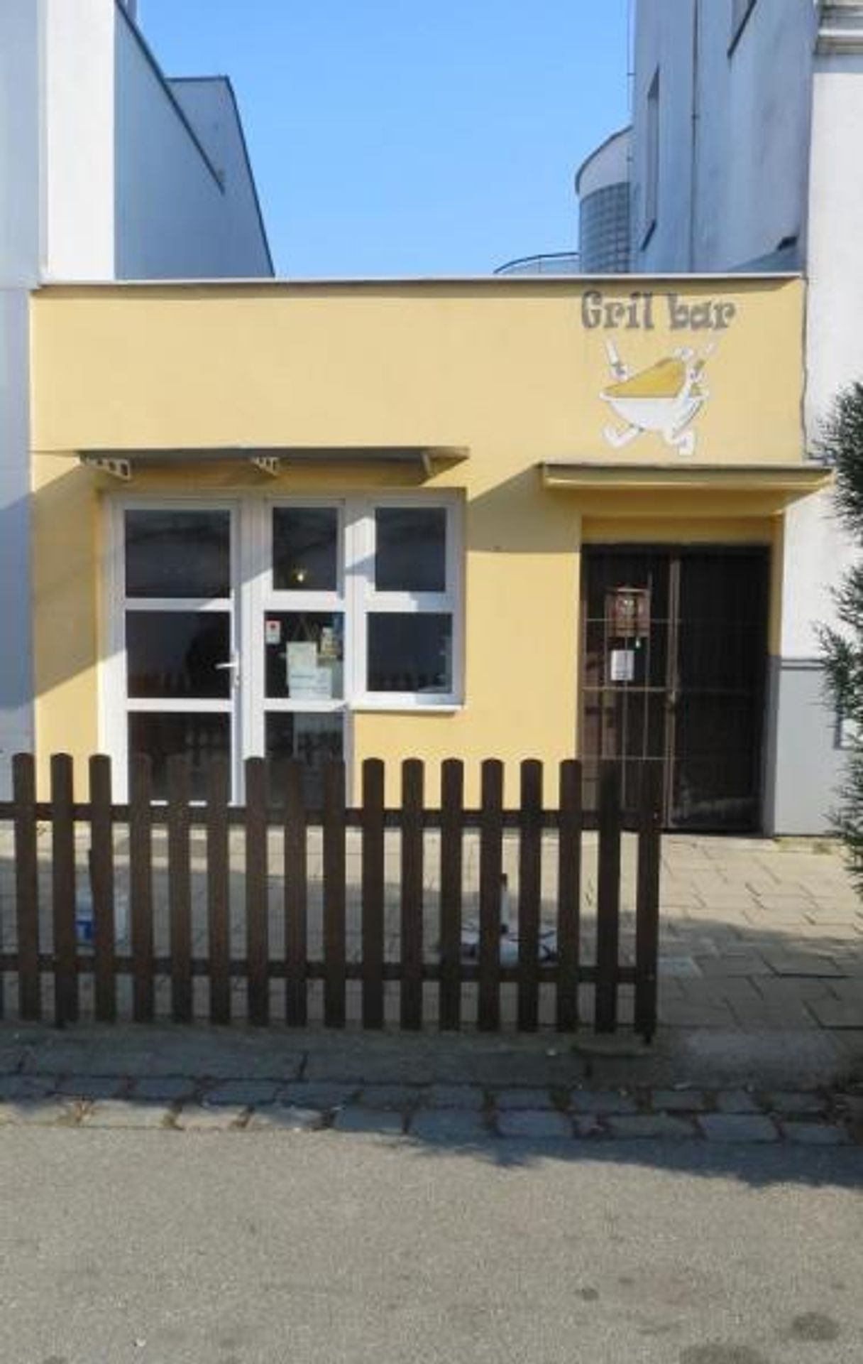 Uzavřené provozovny - Gril bar Domino - Břeclav - 2 - GALERIE: Gril bar Domino - Břeclav (8/10)