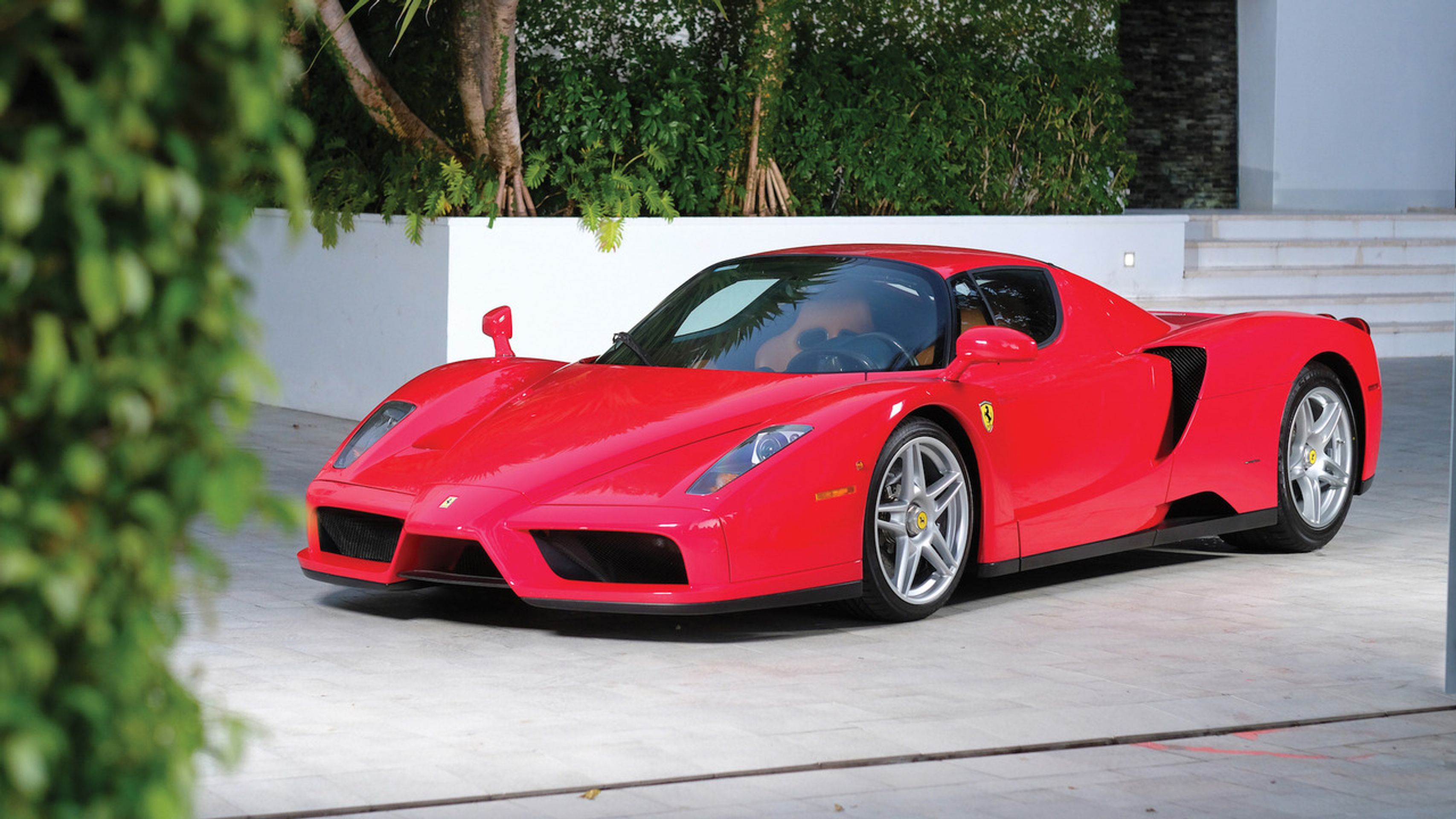 Enzo - 12 - GALERIE: Tommy Hilfiger a jeho Ferrari Enzo (2/10)